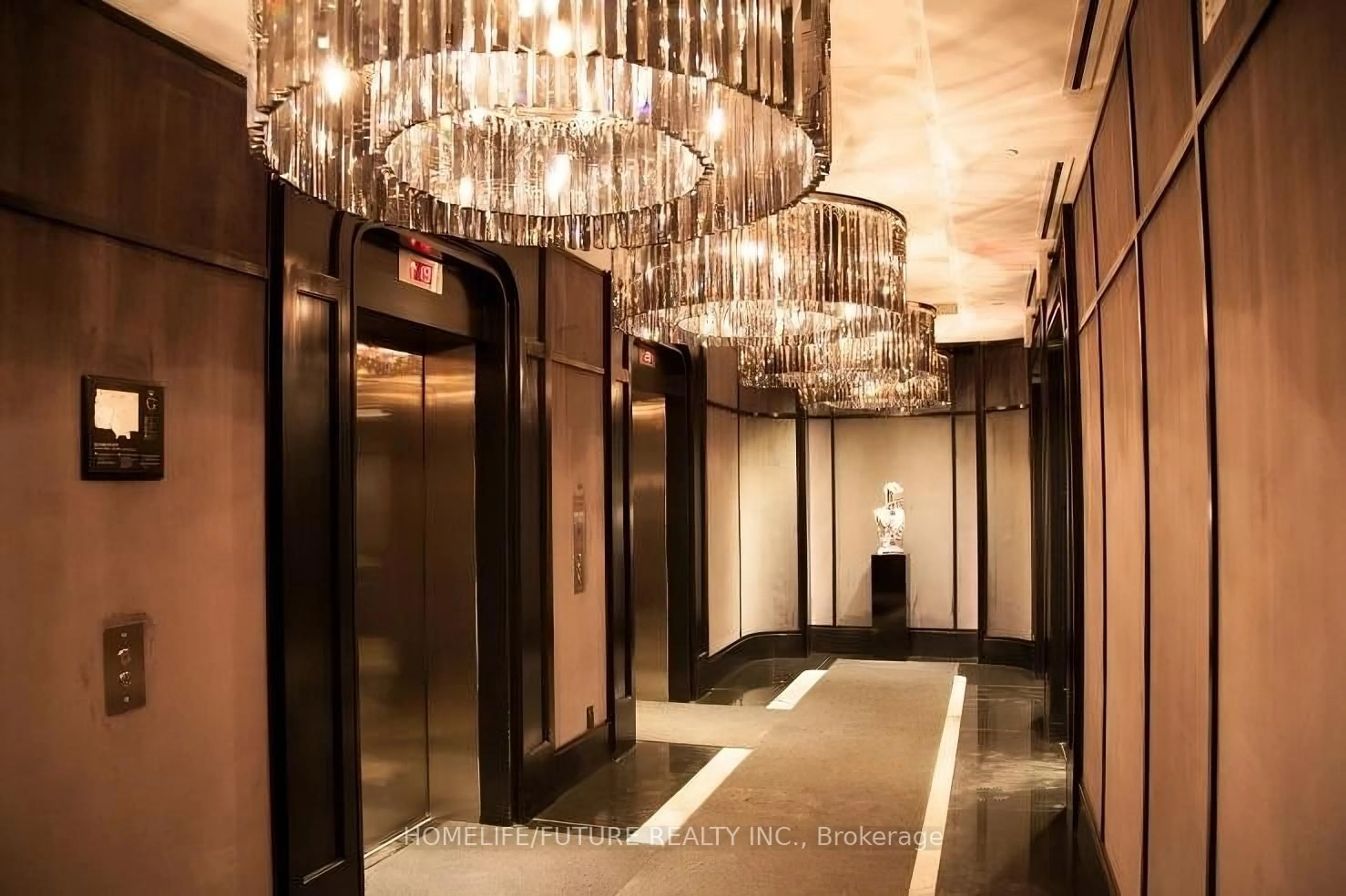 Indoor foyer for 88 Blue Jays Way #1308, Toronto Ontario M5G 2G3