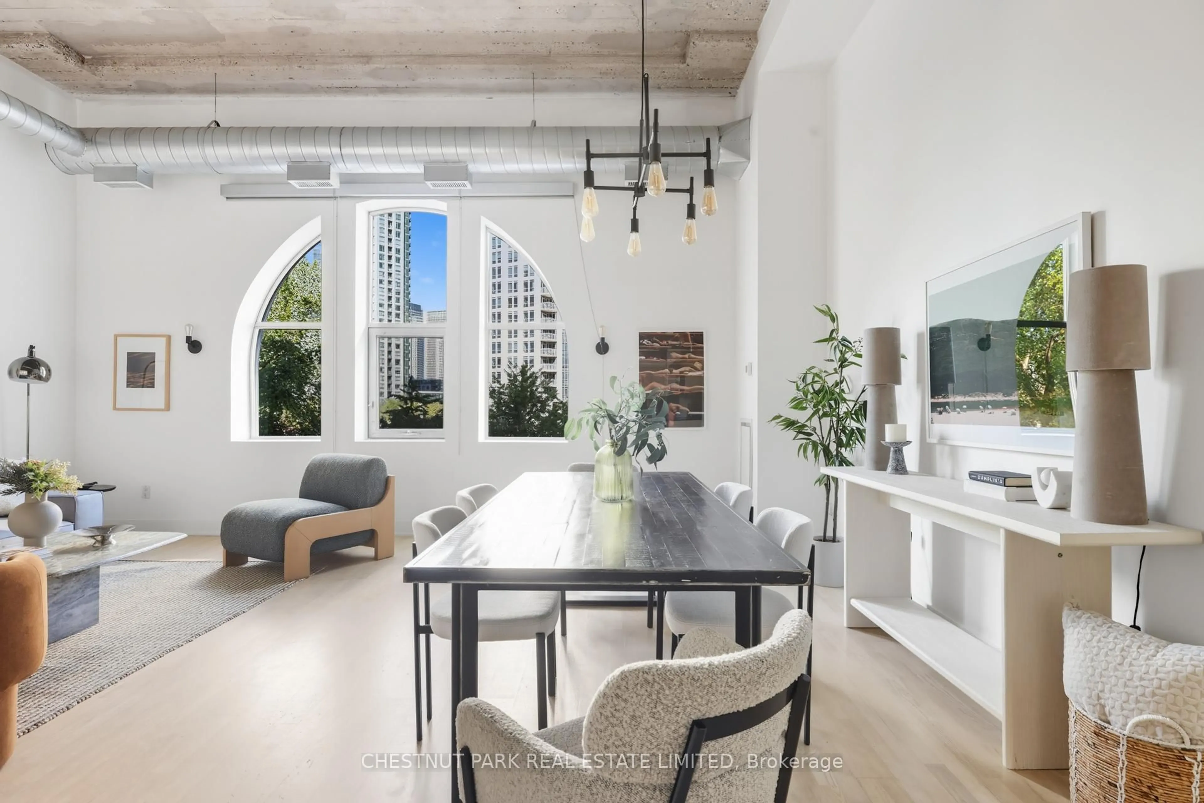 Unknown for 637 Lakeshore Blvd #215, Toronto Ontario M5V 3J6