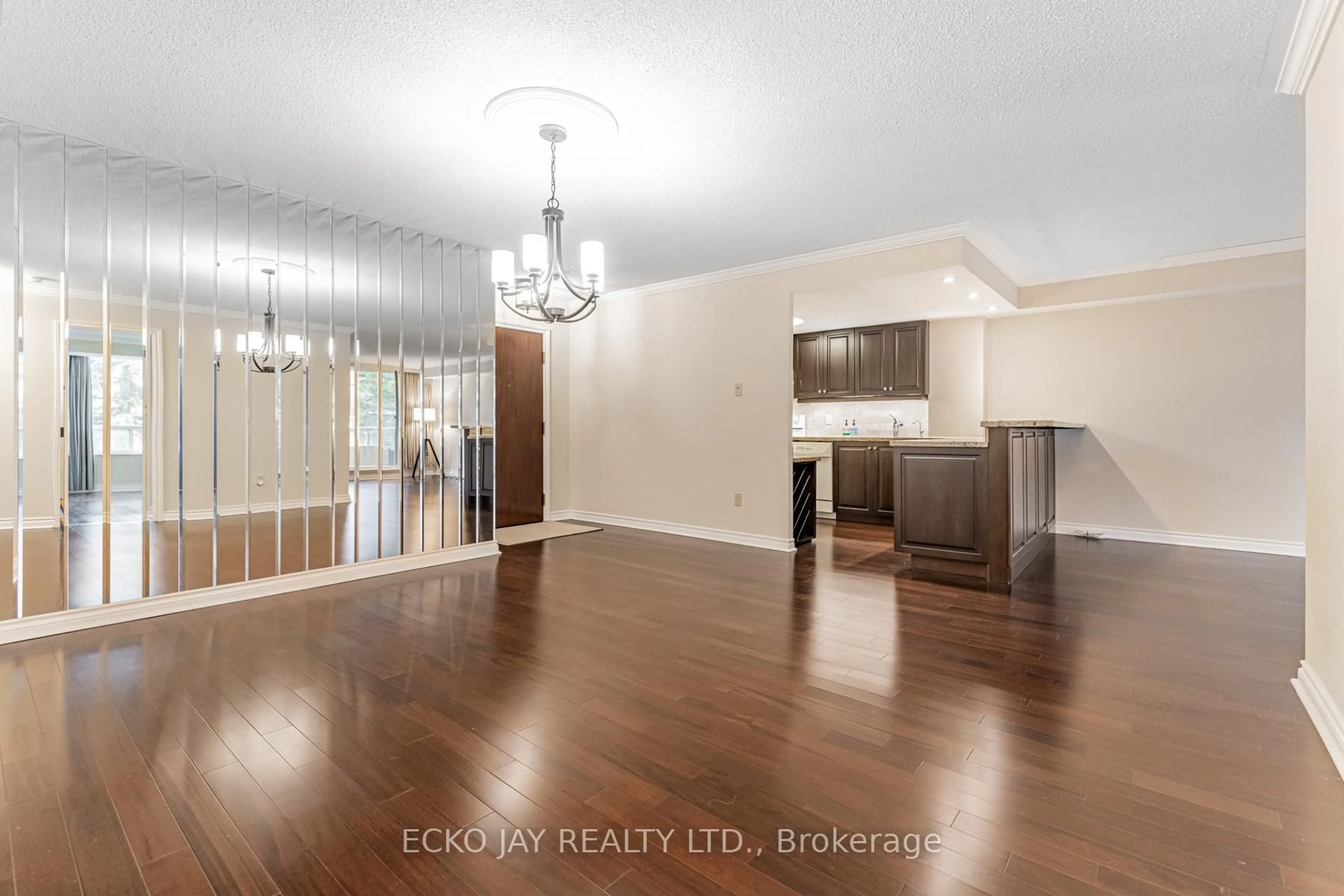 Indoor entryway for 1200 Don Mills Rd #412, Toronto Ontario M3B 3N8