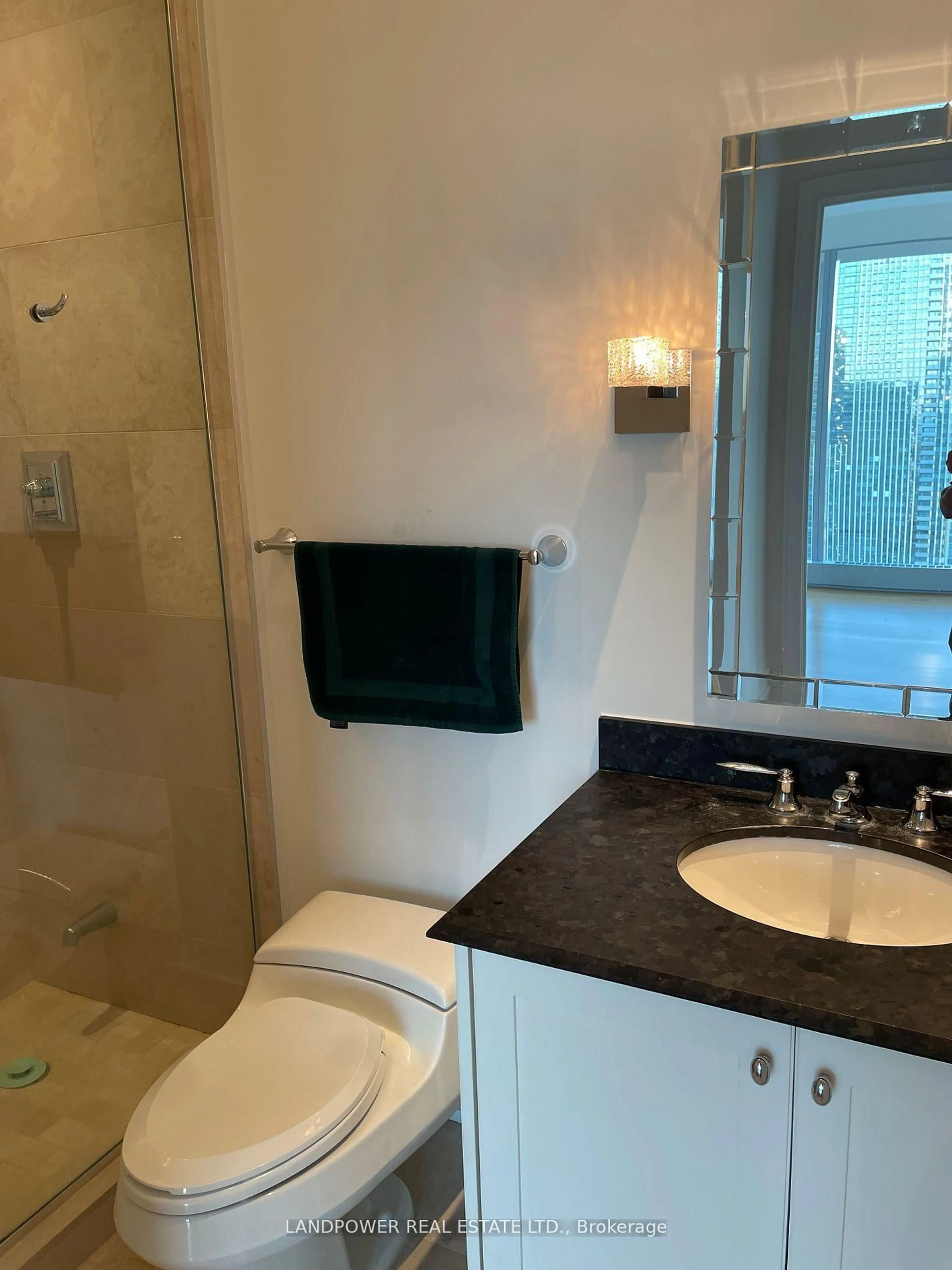 Standard bathroom, ceramic/tile floor for 183 Wellington St #3702, Toronto Ontario M5V 0A1