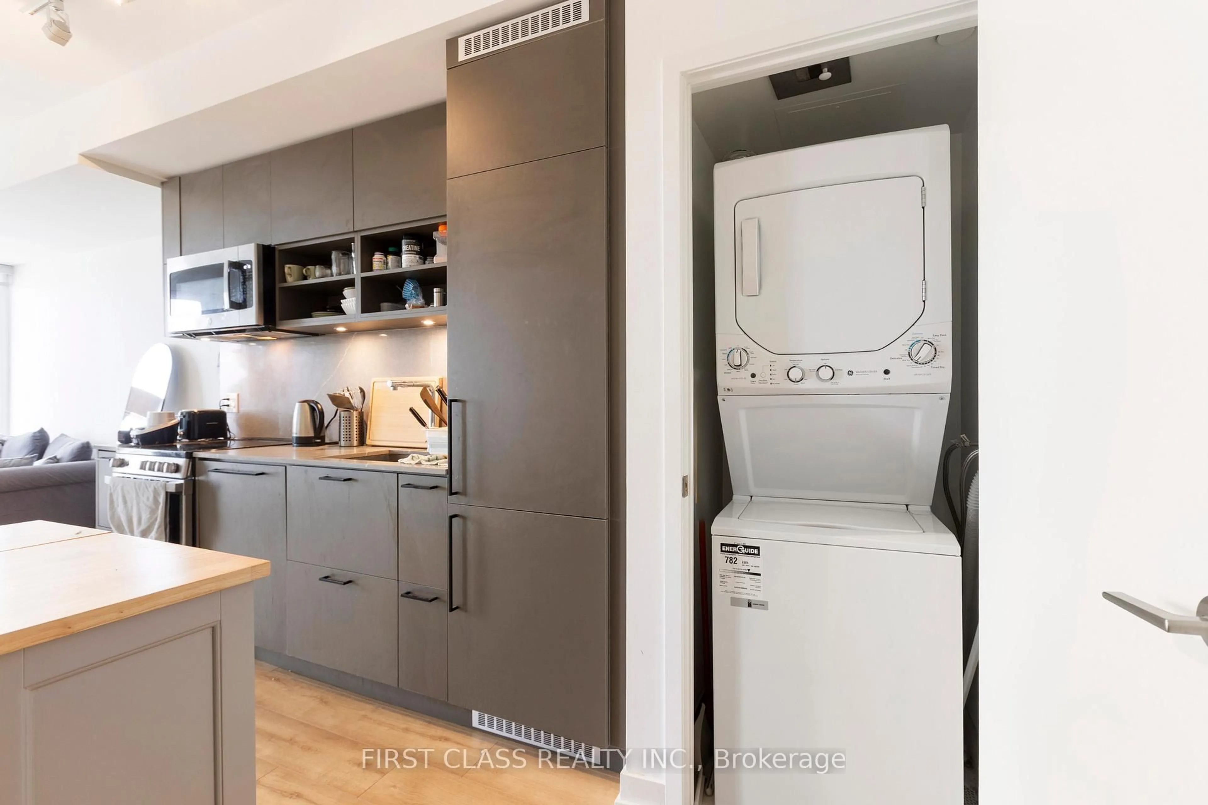 Kitchen with laundary machines, unknown for 135 East Liberty St #2606, Toronto Ontario M6K 0G7