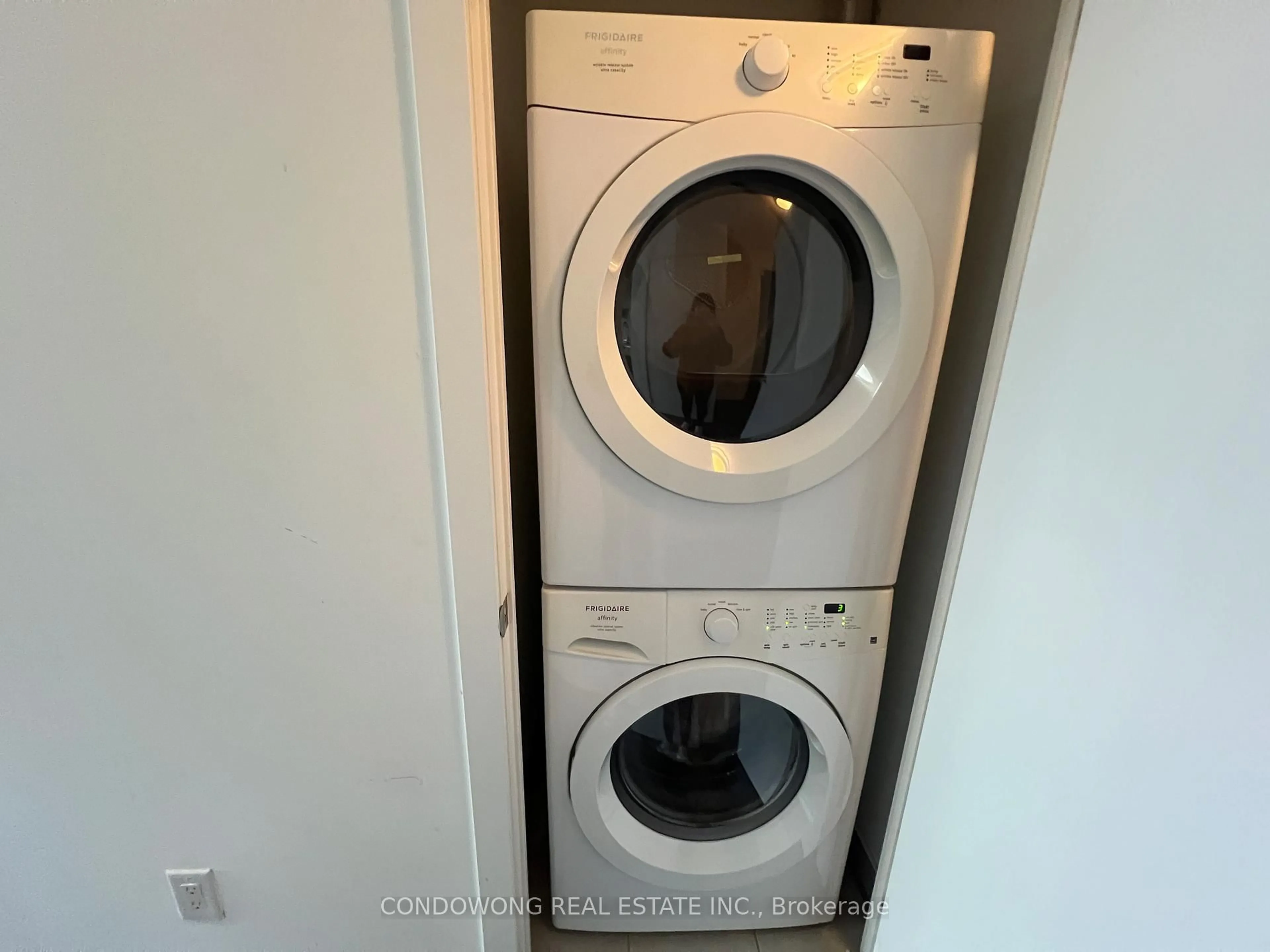 Laundry room for 225 Sackville St #1102, Toronto Ontario M5A 0B9