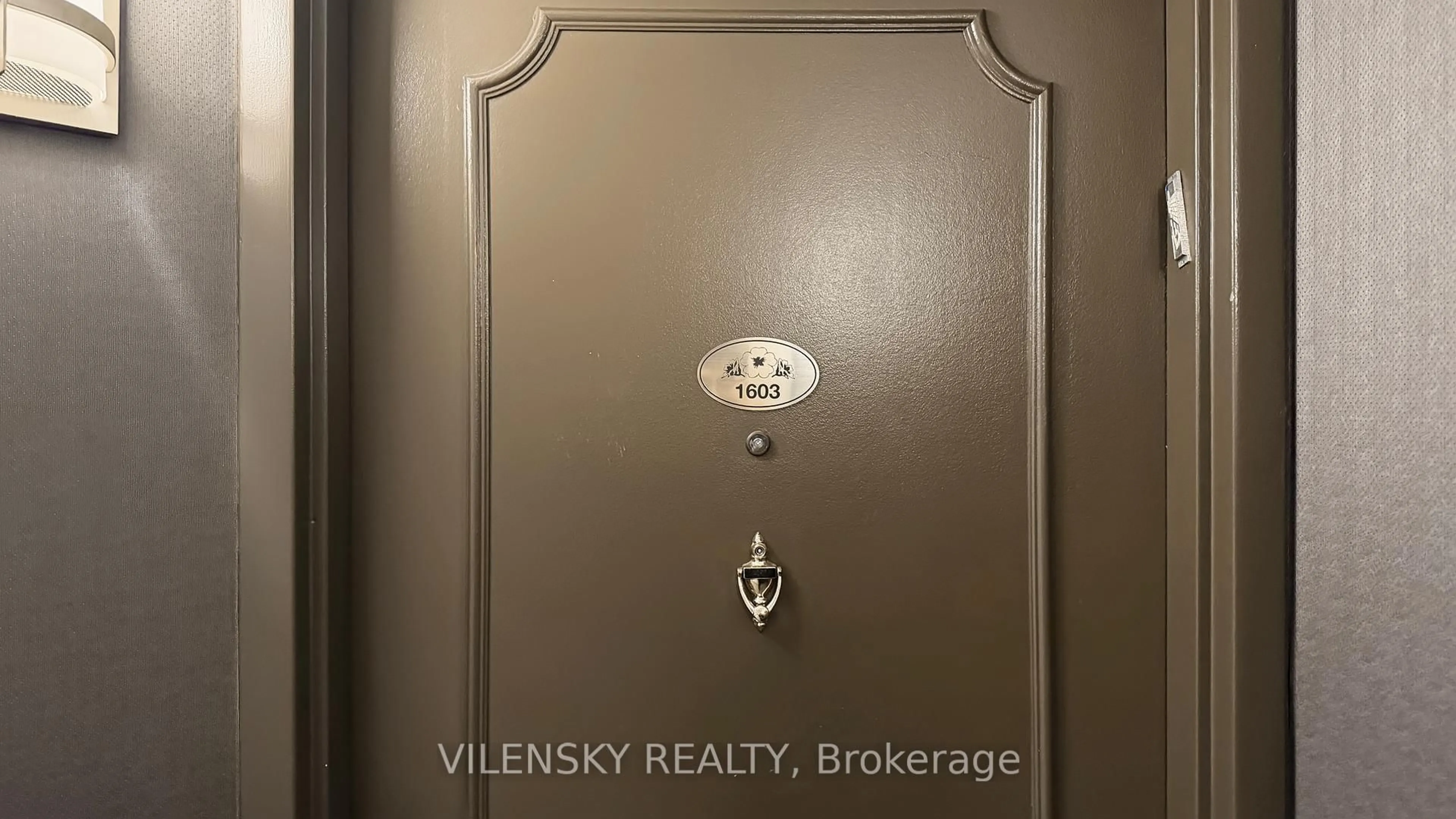 Indoor entryway for 1101 Steeles Ave #1603, Toronto Ontario M2R 3W5