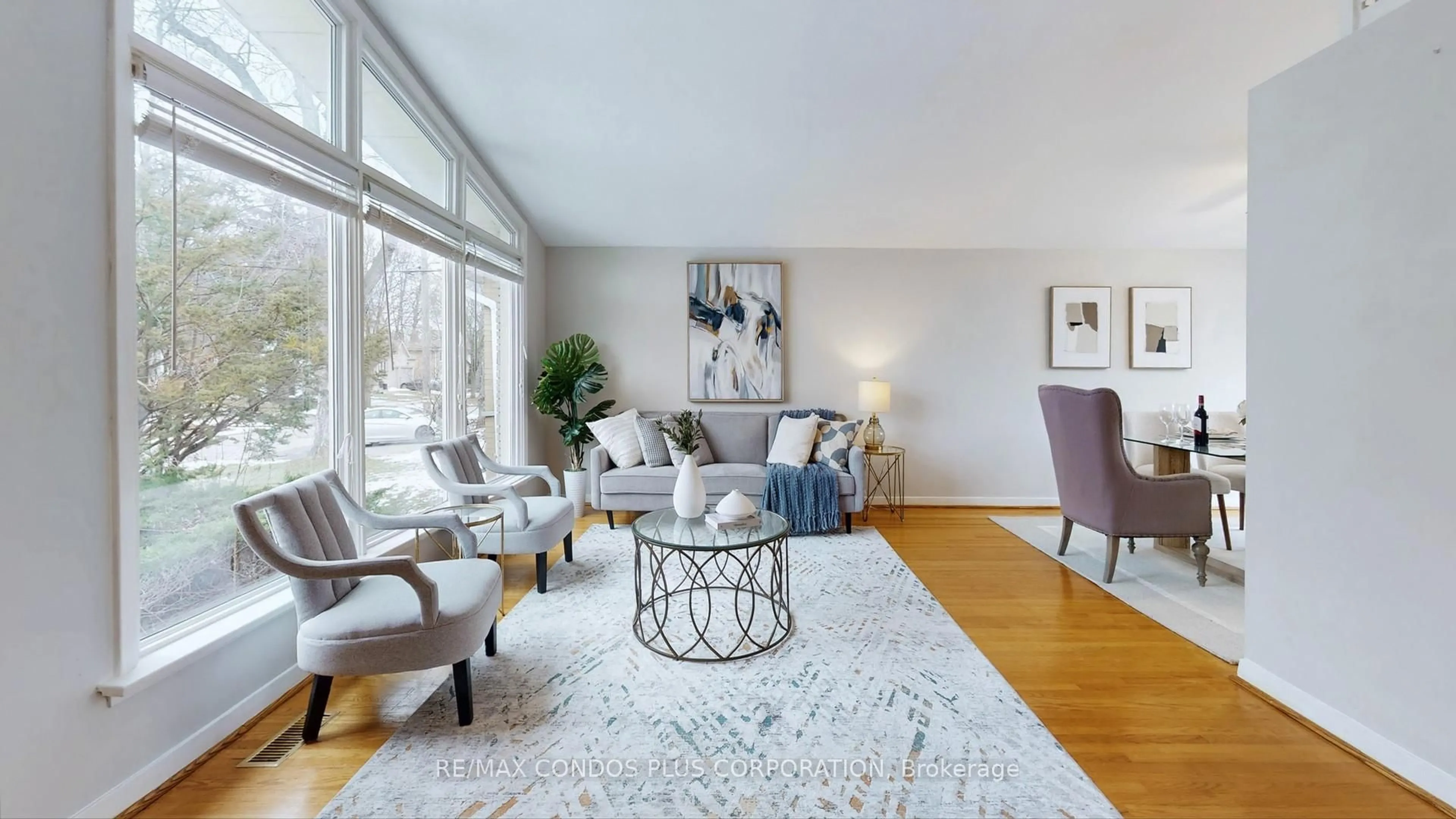 Living room with furniture, unknown for 333 Pleasant Ave, Toronto Ontario M2R 2R3