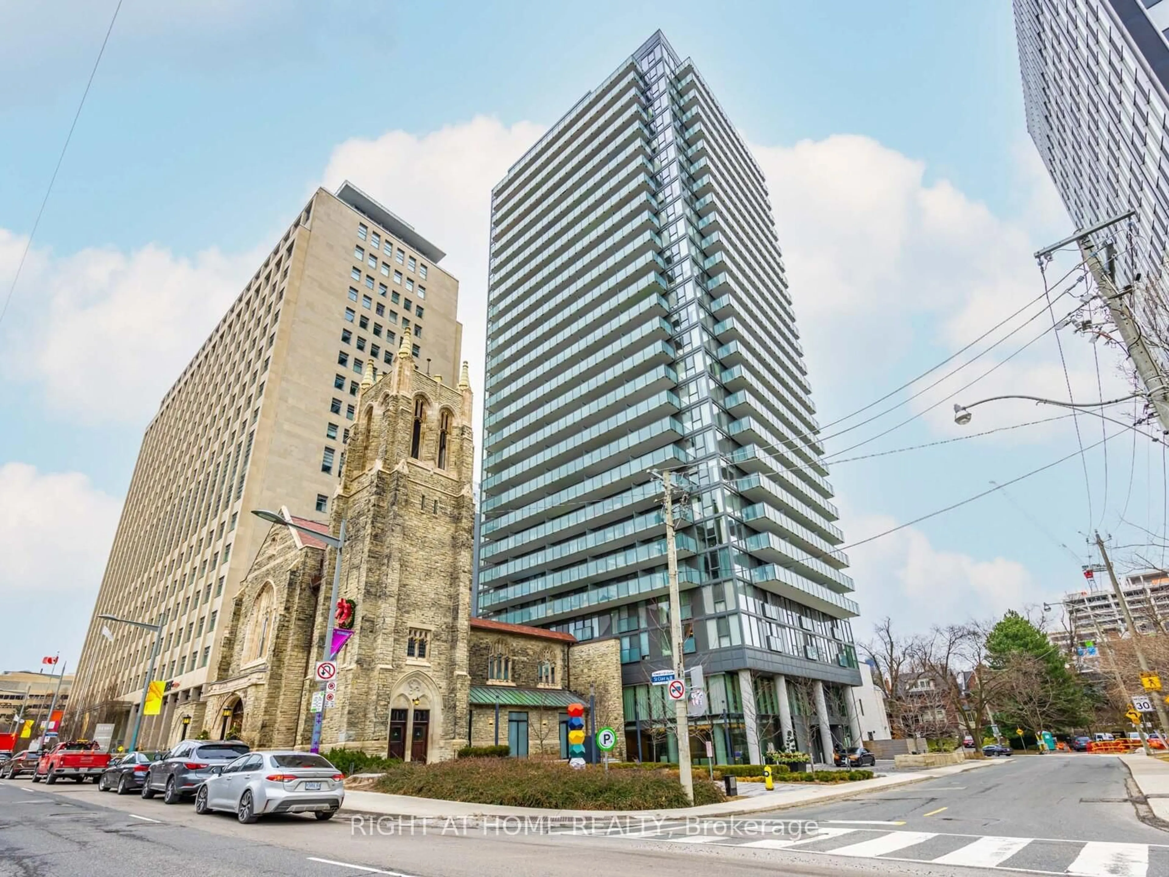 Indoor foyer for 99 Foxbar Rd #1106, Toronto Ontario M4V 0B2