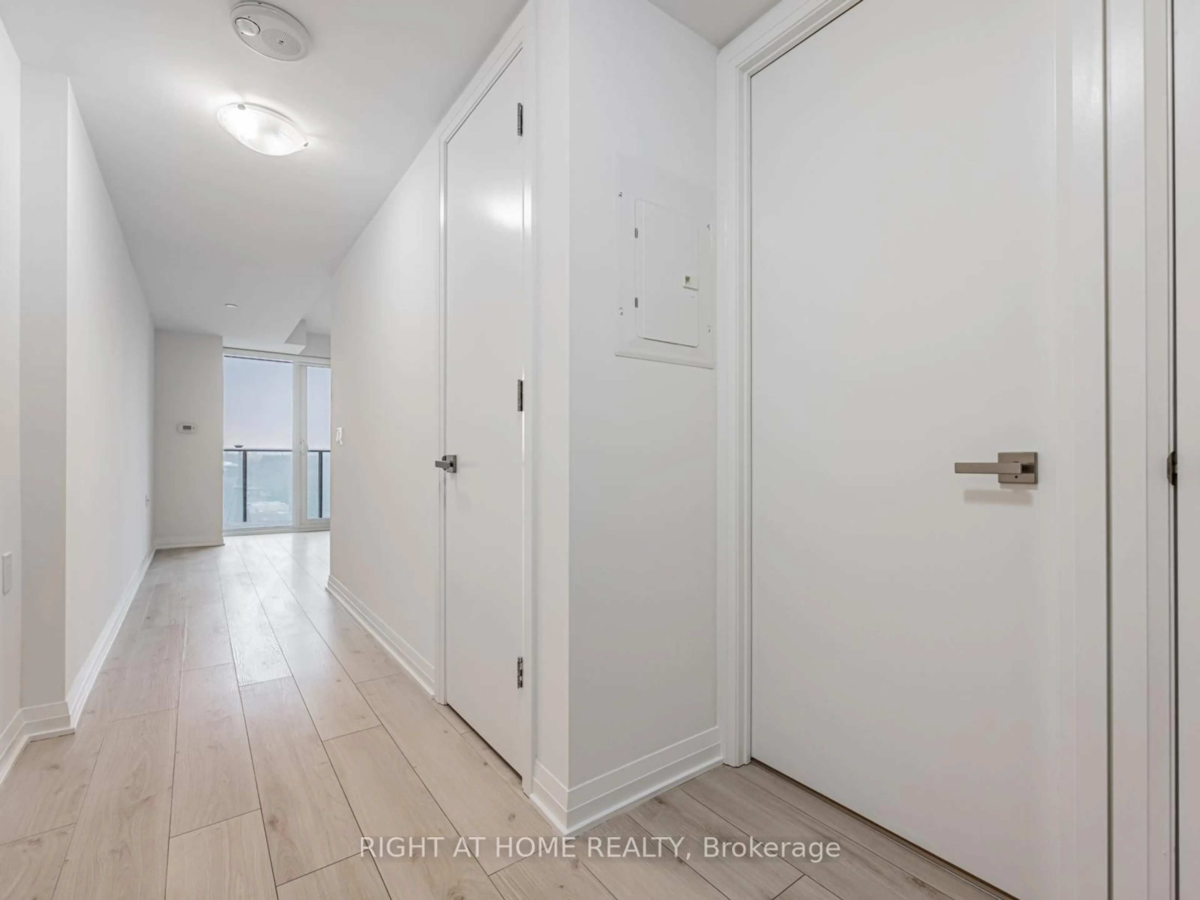 Indoor entryway for 99 Foxbar Rd #1106, Toronto Ontario M4V 0B2