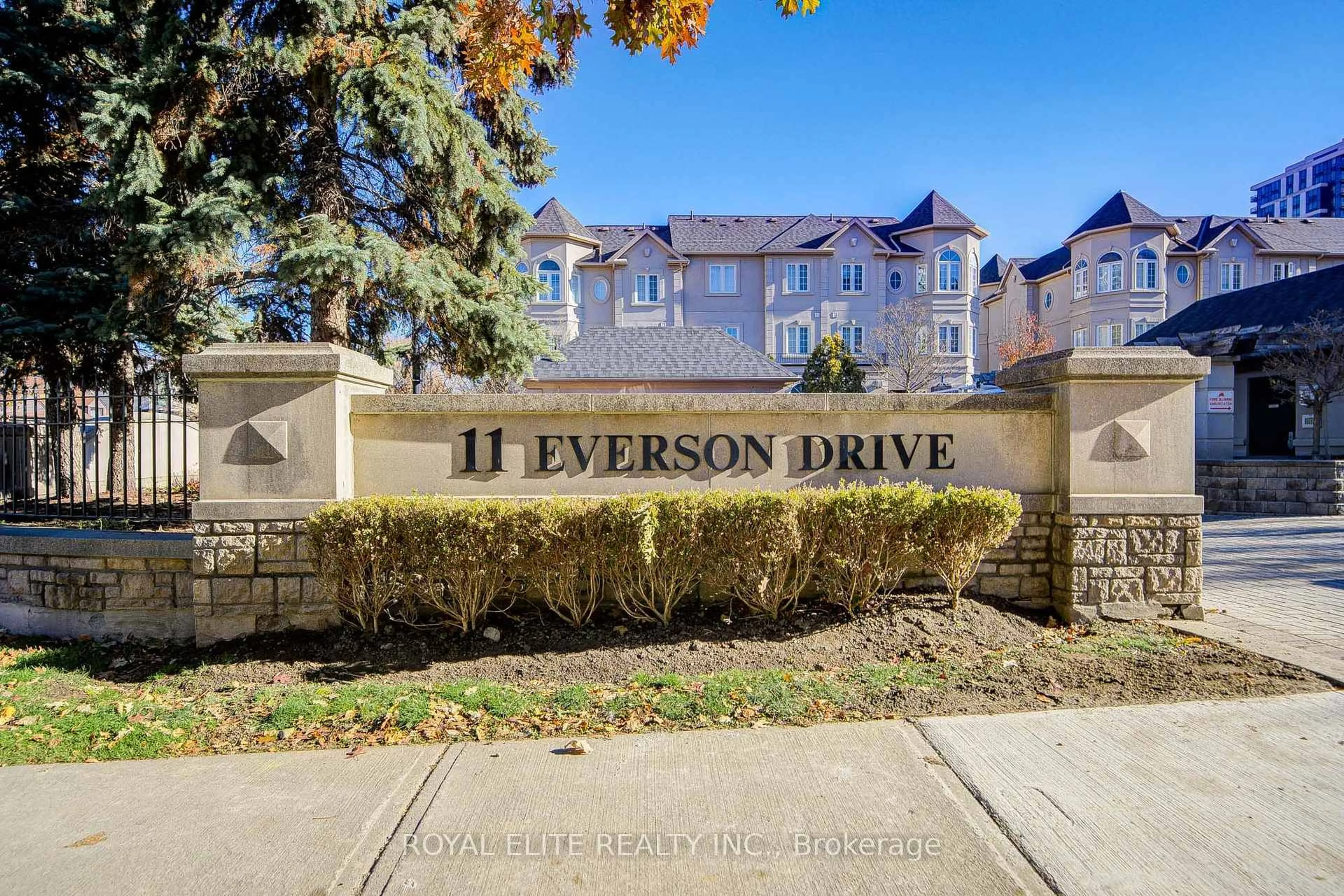 Indoor foyer for 11 Everson Dr #318, Toronto Ontario M2N 7B9