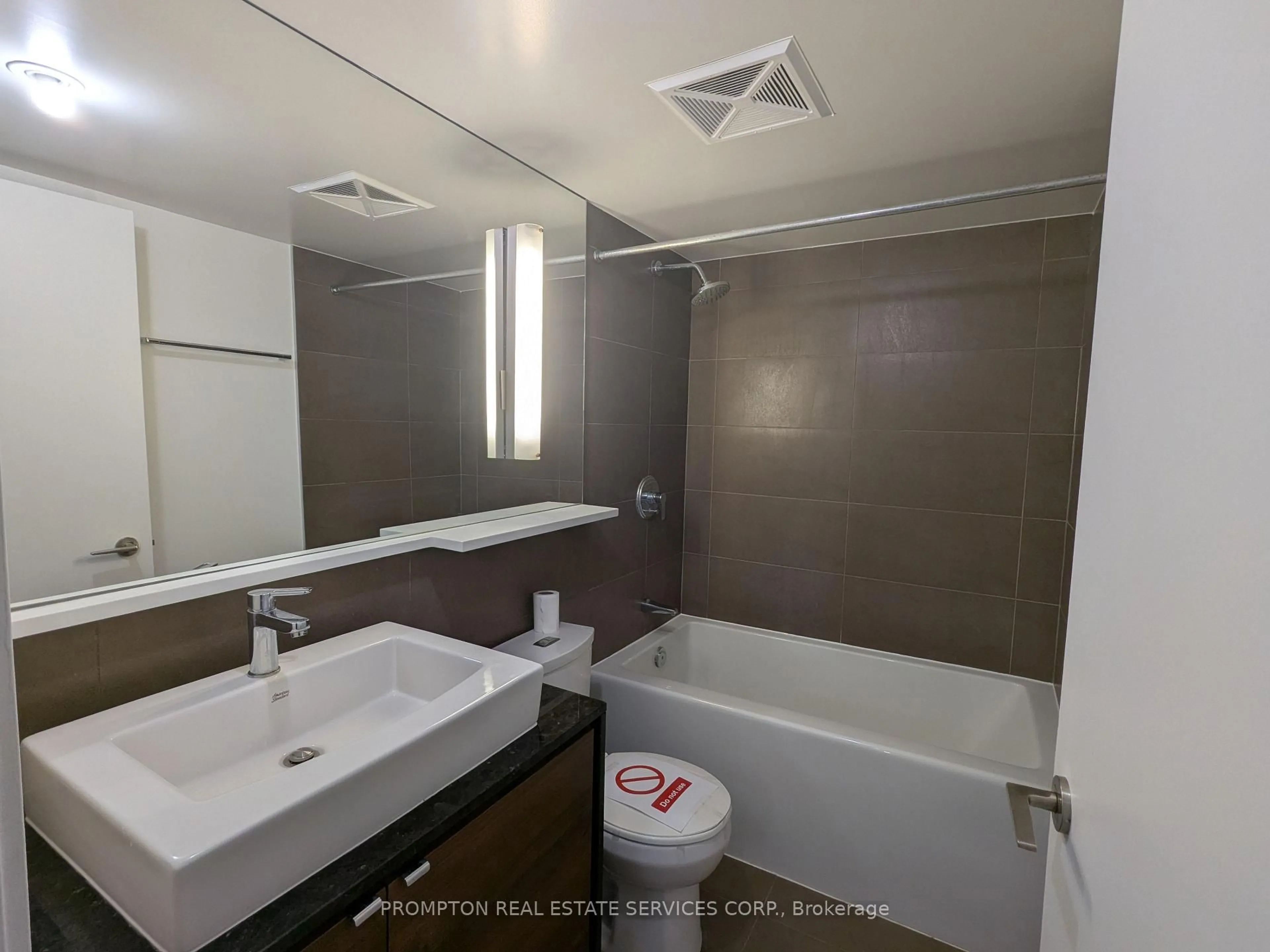 Standard bathroom, unknown for 121 Mcmahon Dr #712, Toronto Ontario M2K 0C1