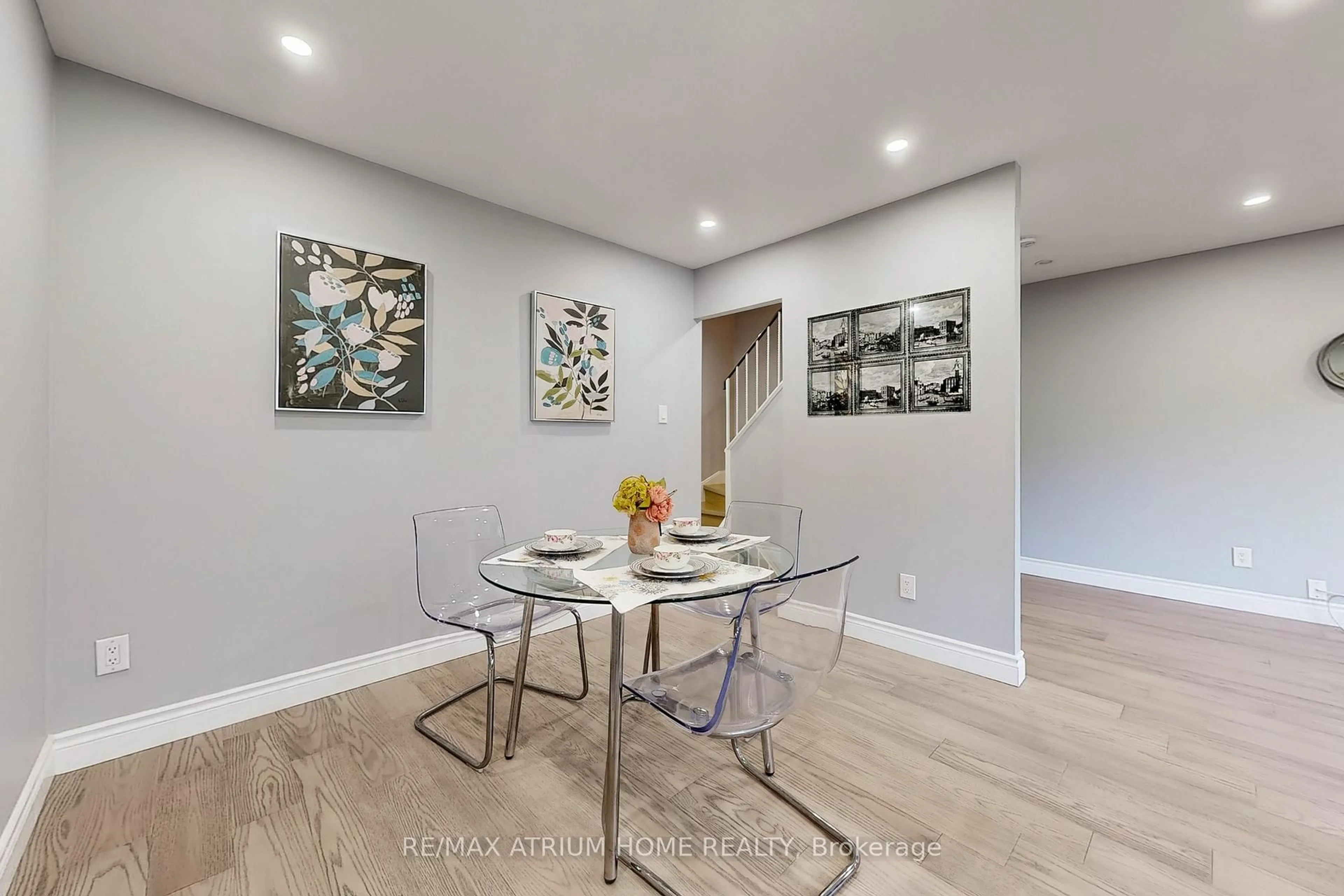 Dining room, wood/laminate floor for 10 Townsend Rd, Toronto Ontario M2H 2T2