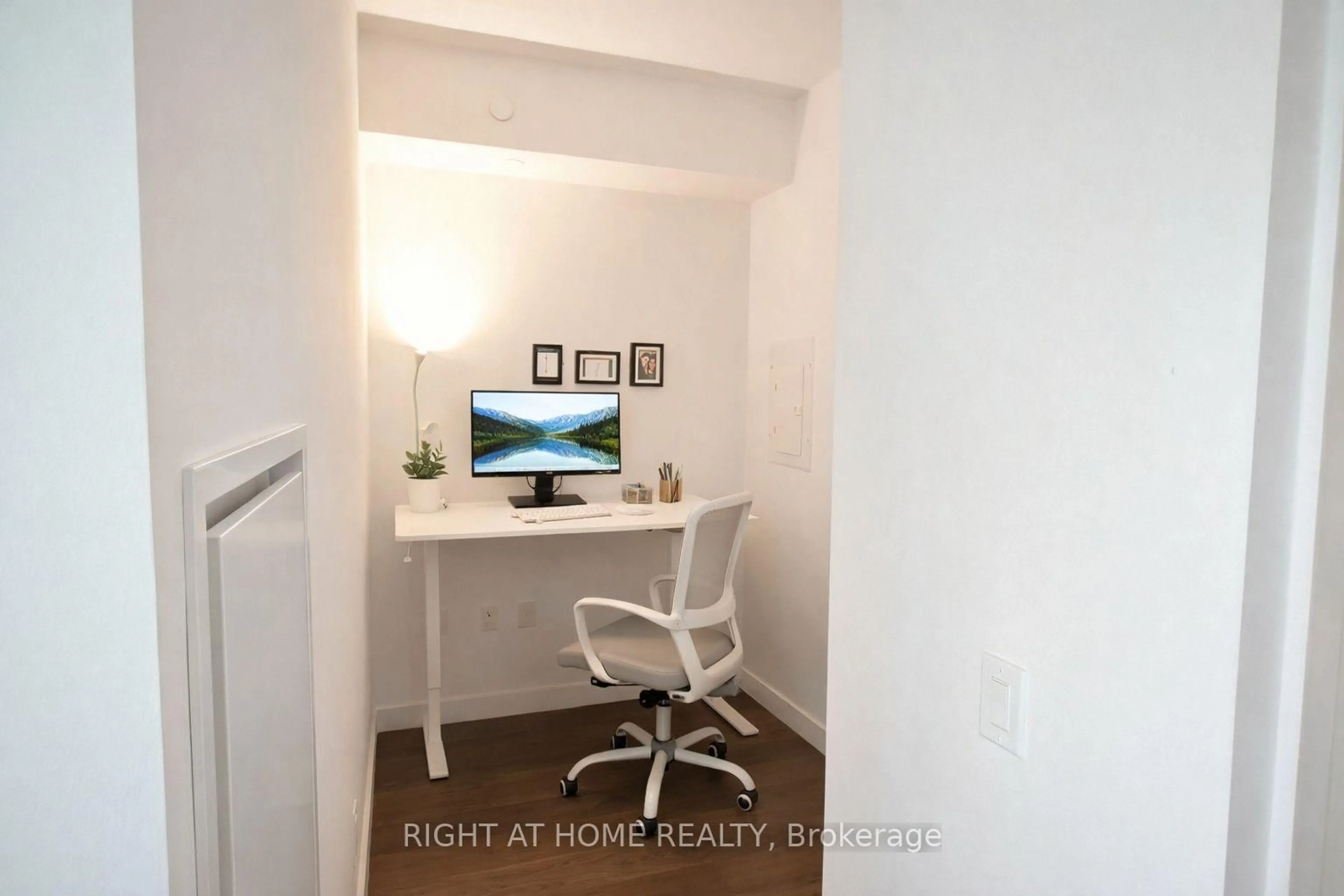 A pic of a room for 2A Church St #2108, Toronto Ontario M5E 0E1