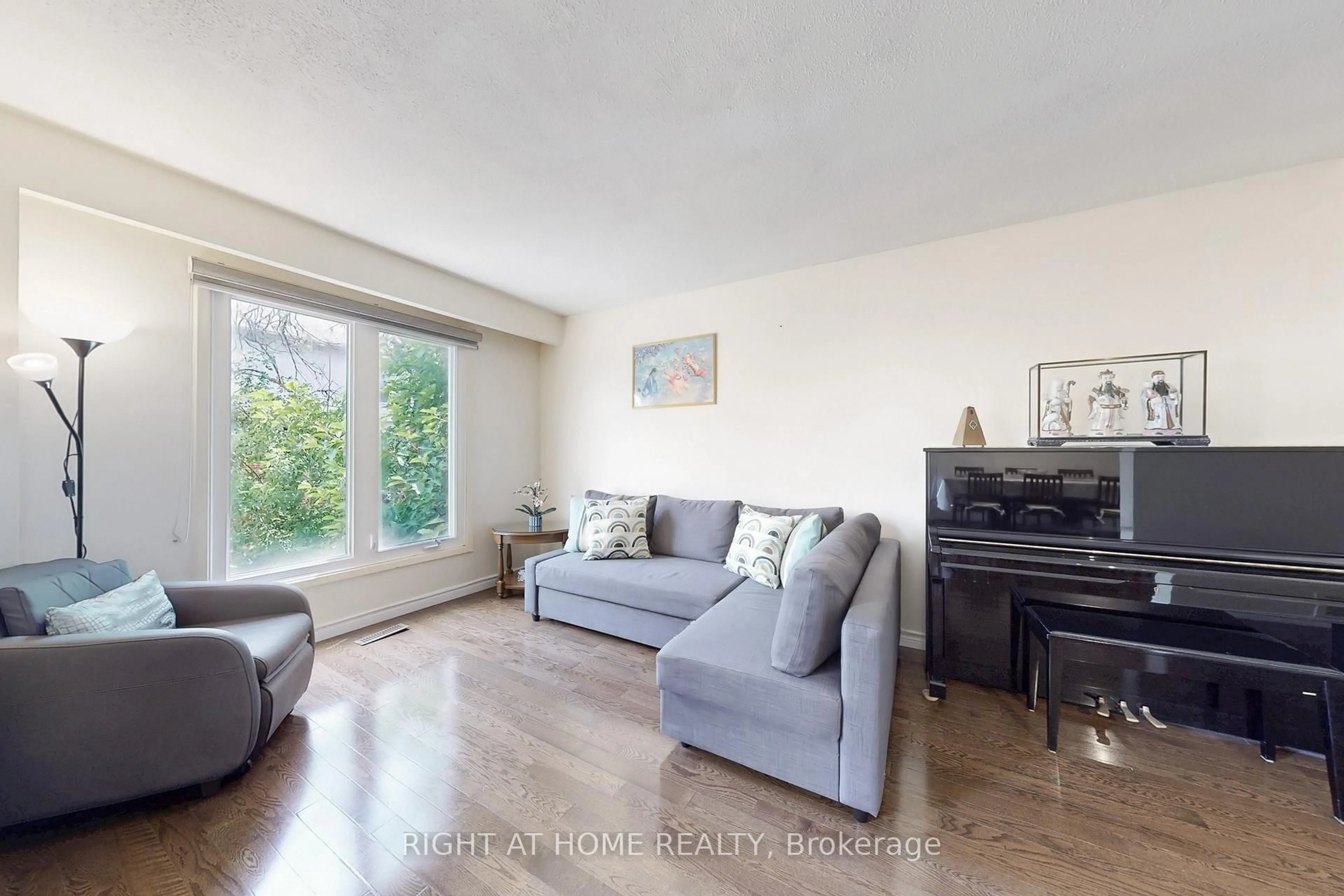 Living room with furniture, wood/laminate floor for 9 Festival Dr, Toronto Ontario M2R 3T9