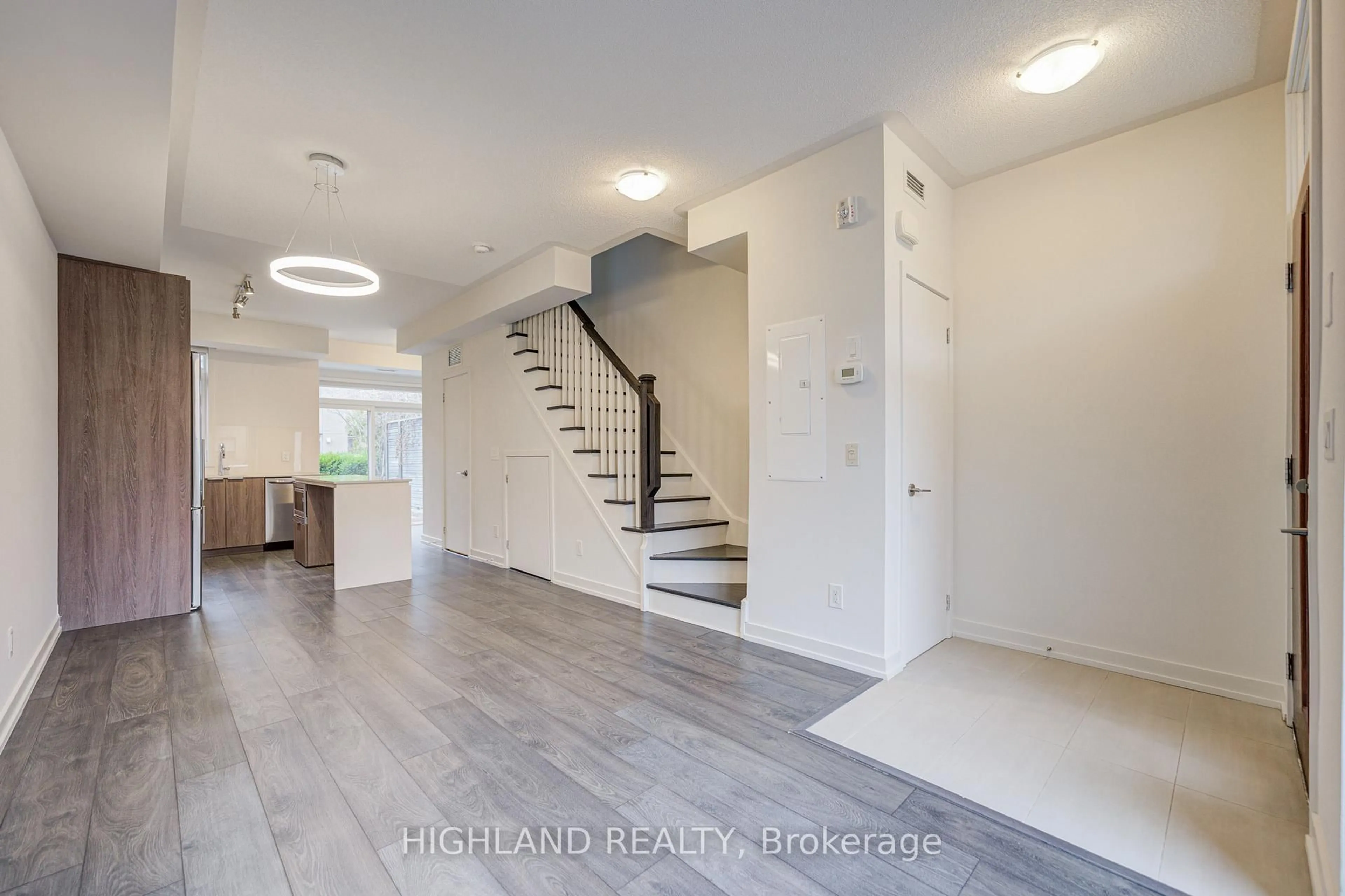 Indoor entryway for 62 St David St, Toronto Ontario M5A 0P3