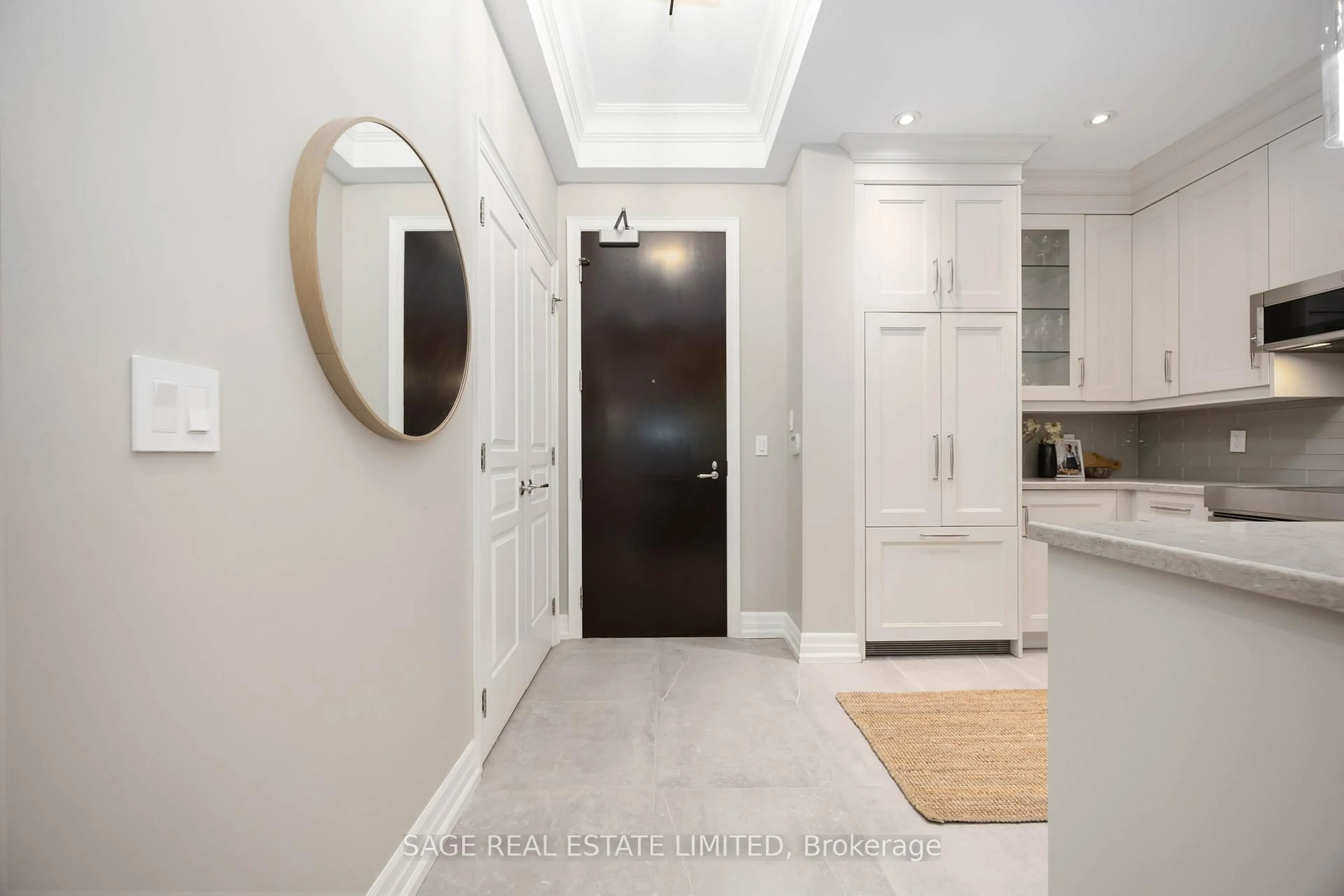 Indoor entryway for 20 Burkebrook Pl #212, Toronto Ontario M4G 0A1