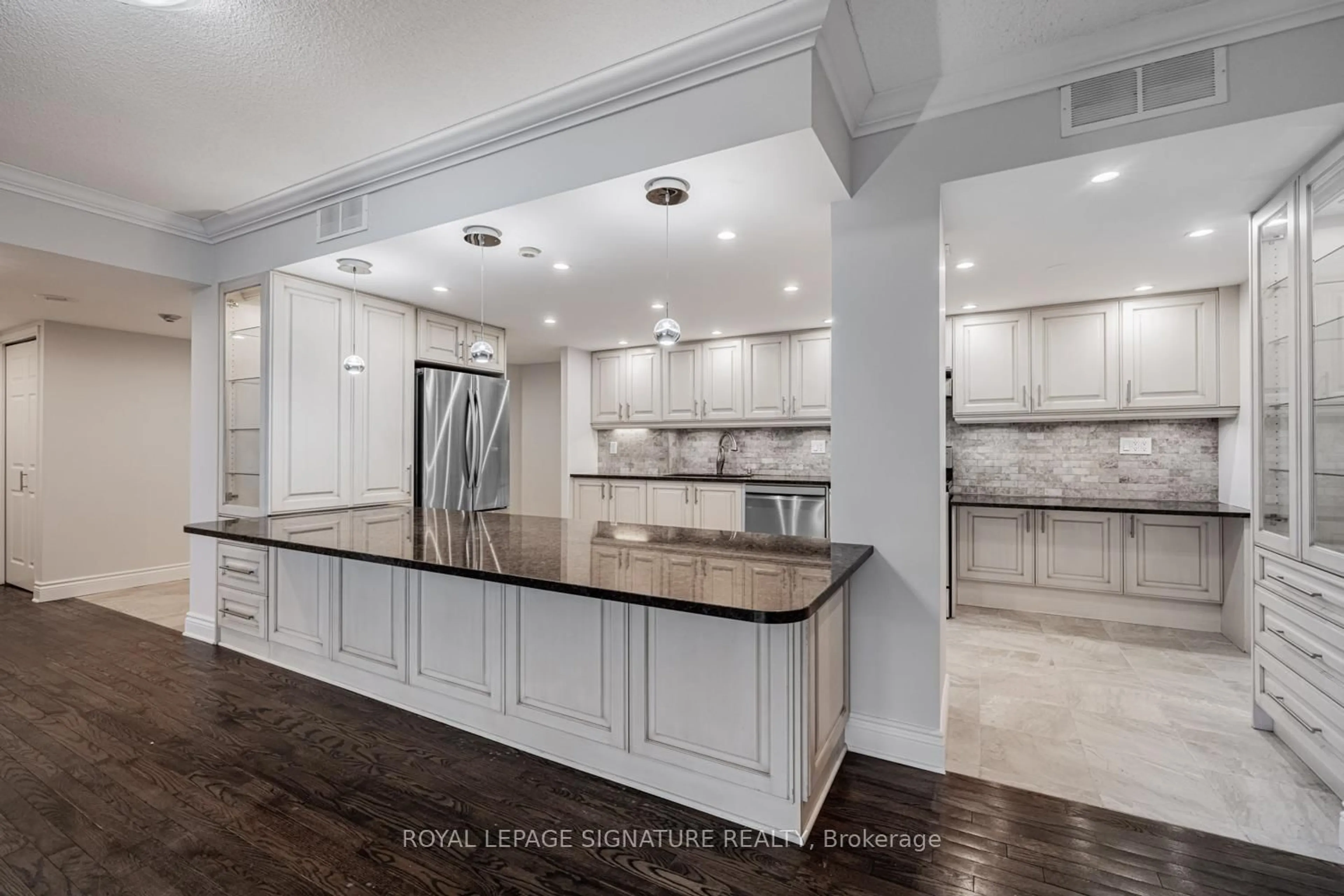 Open concept kitchen, ceramic/tile floor for 255 The Donway #319, Toronto Ontario M3B 3M3