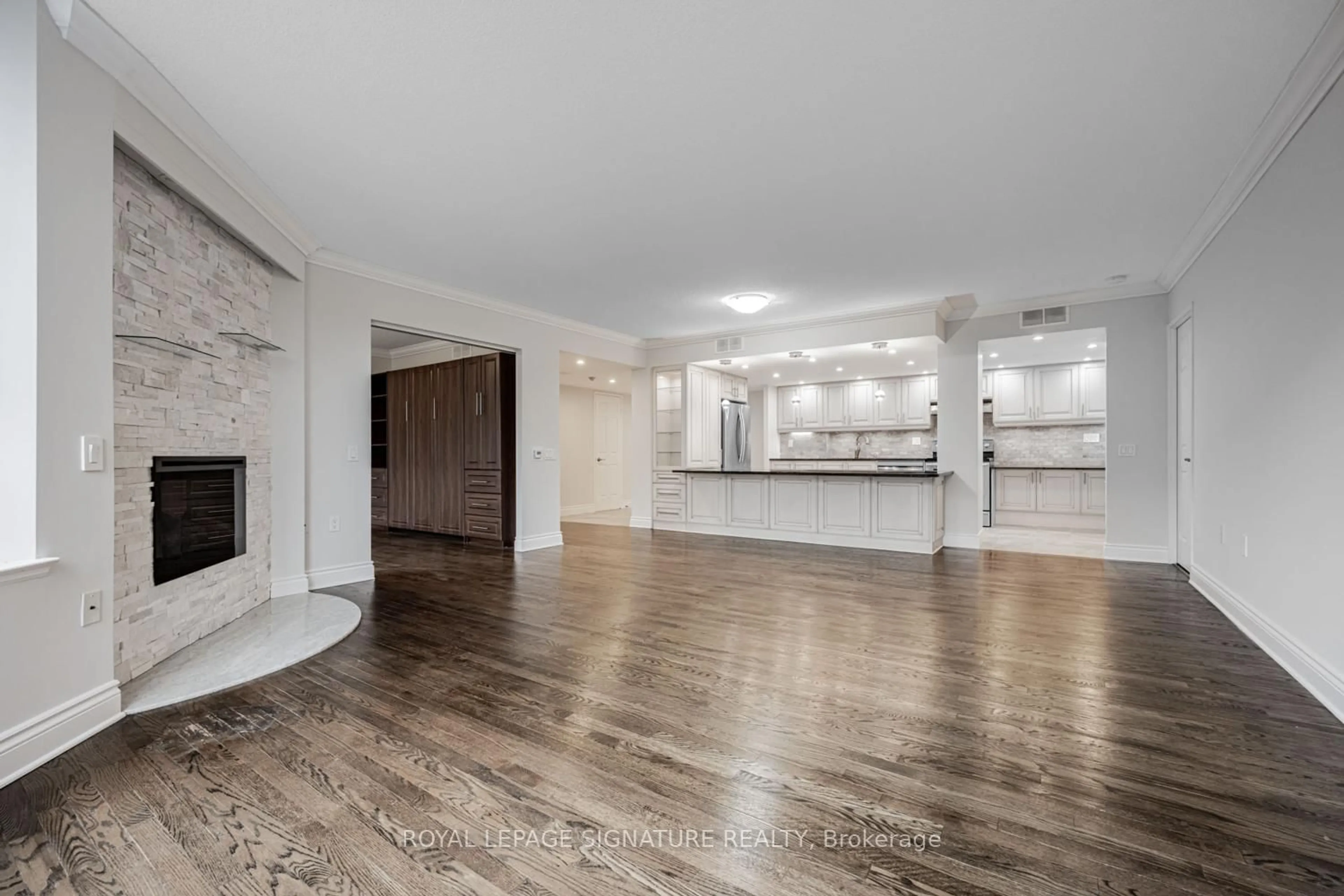 Unknown for 255 The Donway #319, Toronto Ontario M3B 3M3