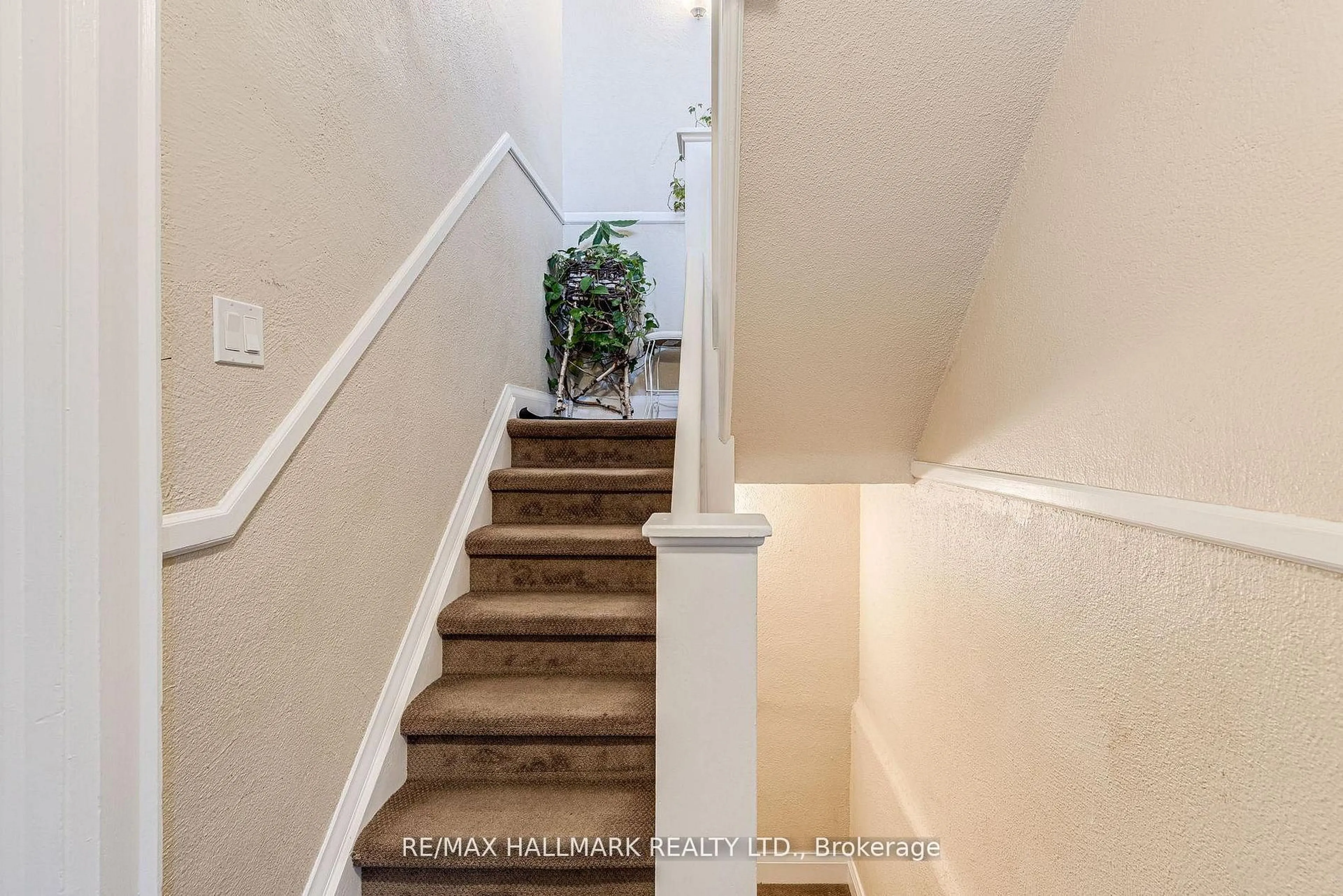 Stairs for 327 Vaughan Rd, Toronto Ontario M6C 2N5
