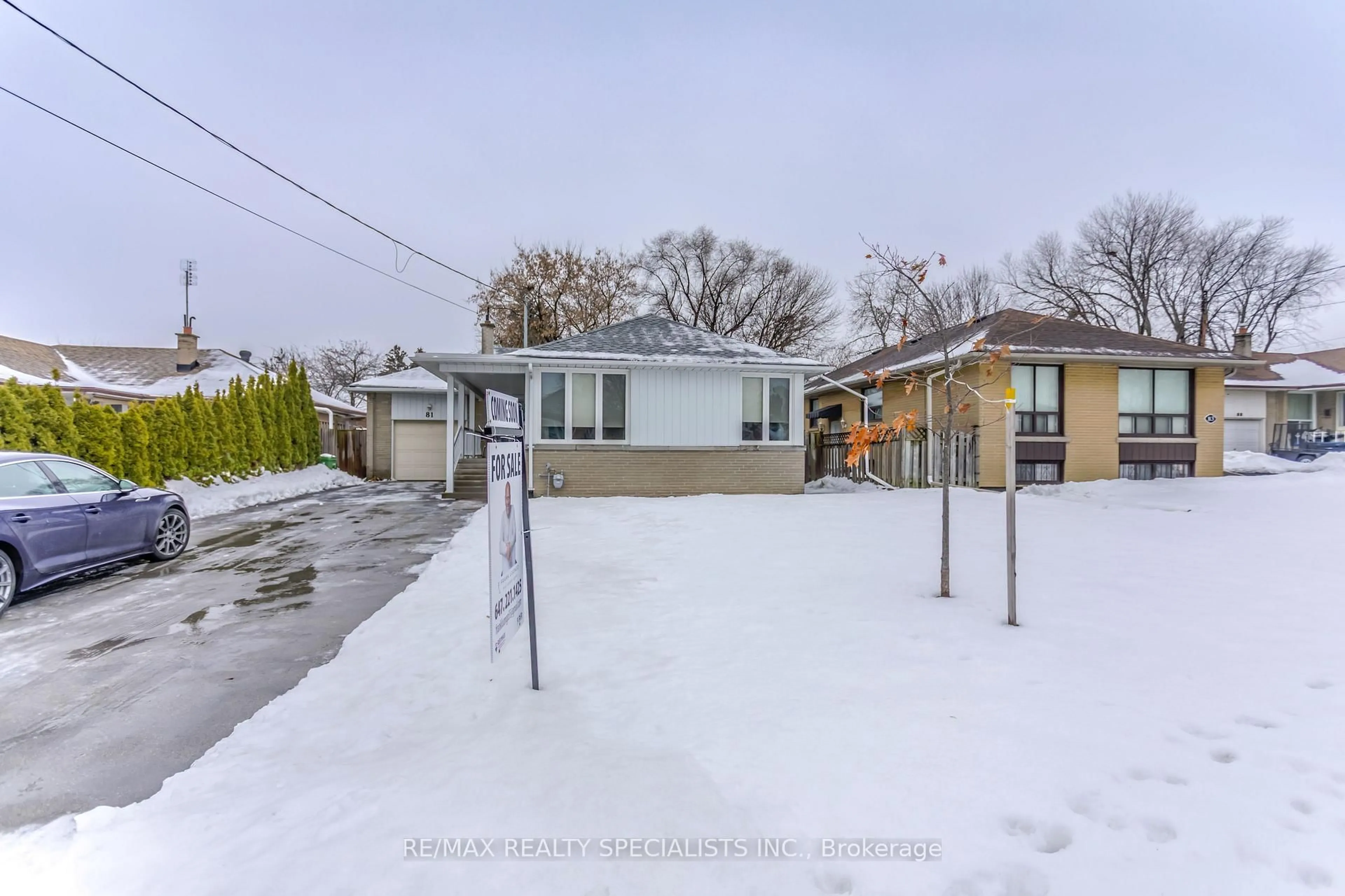 A pic from outside/outdoor area/front of a property/back of a property/a pic from drone, street for 81 Acton Ave, Toronto Ontario M3H 4H2