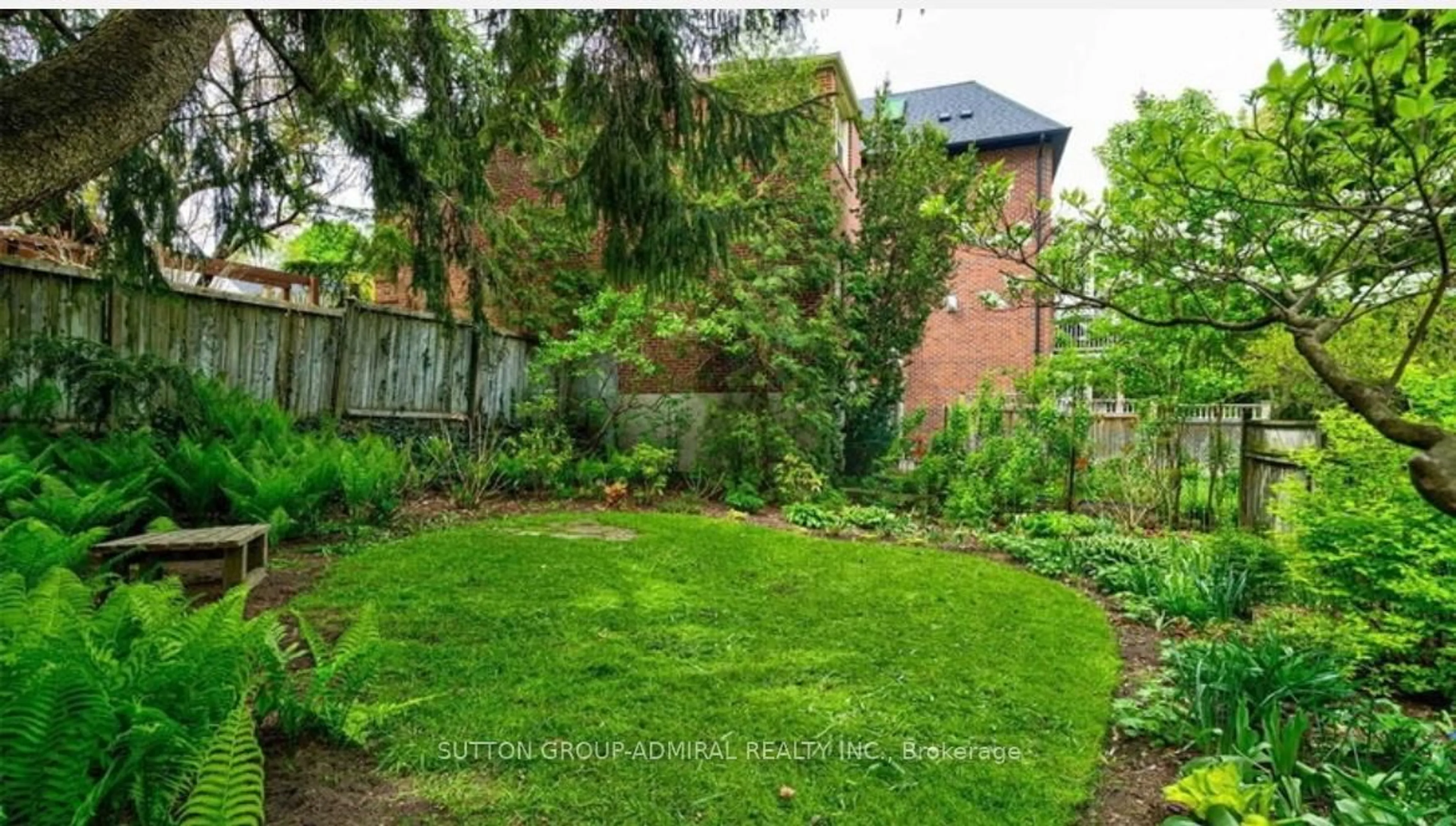 A pic from outside/outdoor area/front of a property/back of a property/a pic from drone, street for 50 Cardiff Rd, Toronto Ontario M4P 2P2