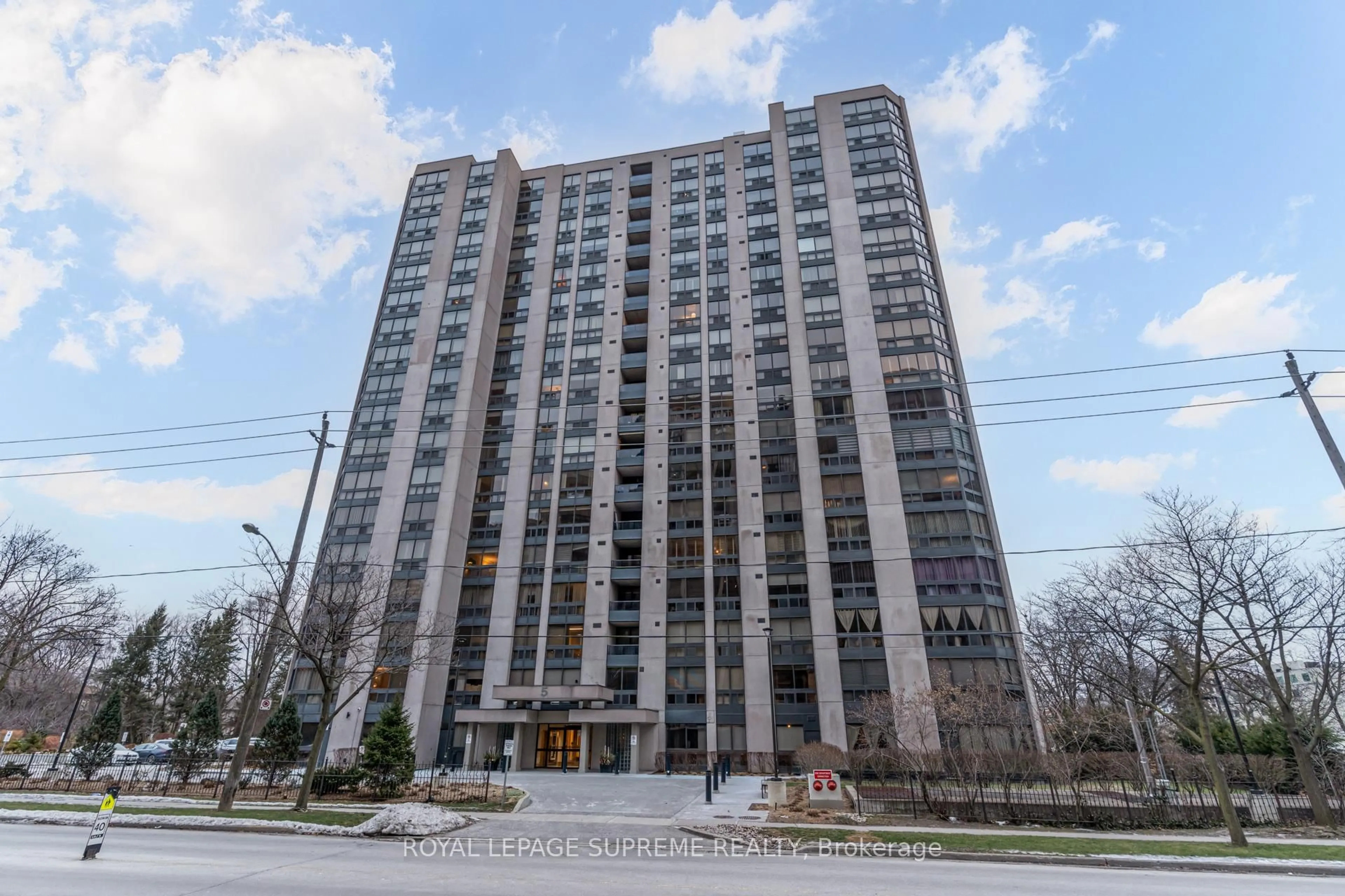 Indoor foyer for 5 Kenneth Ave #1804, Toronto Ontario M2N 6M7