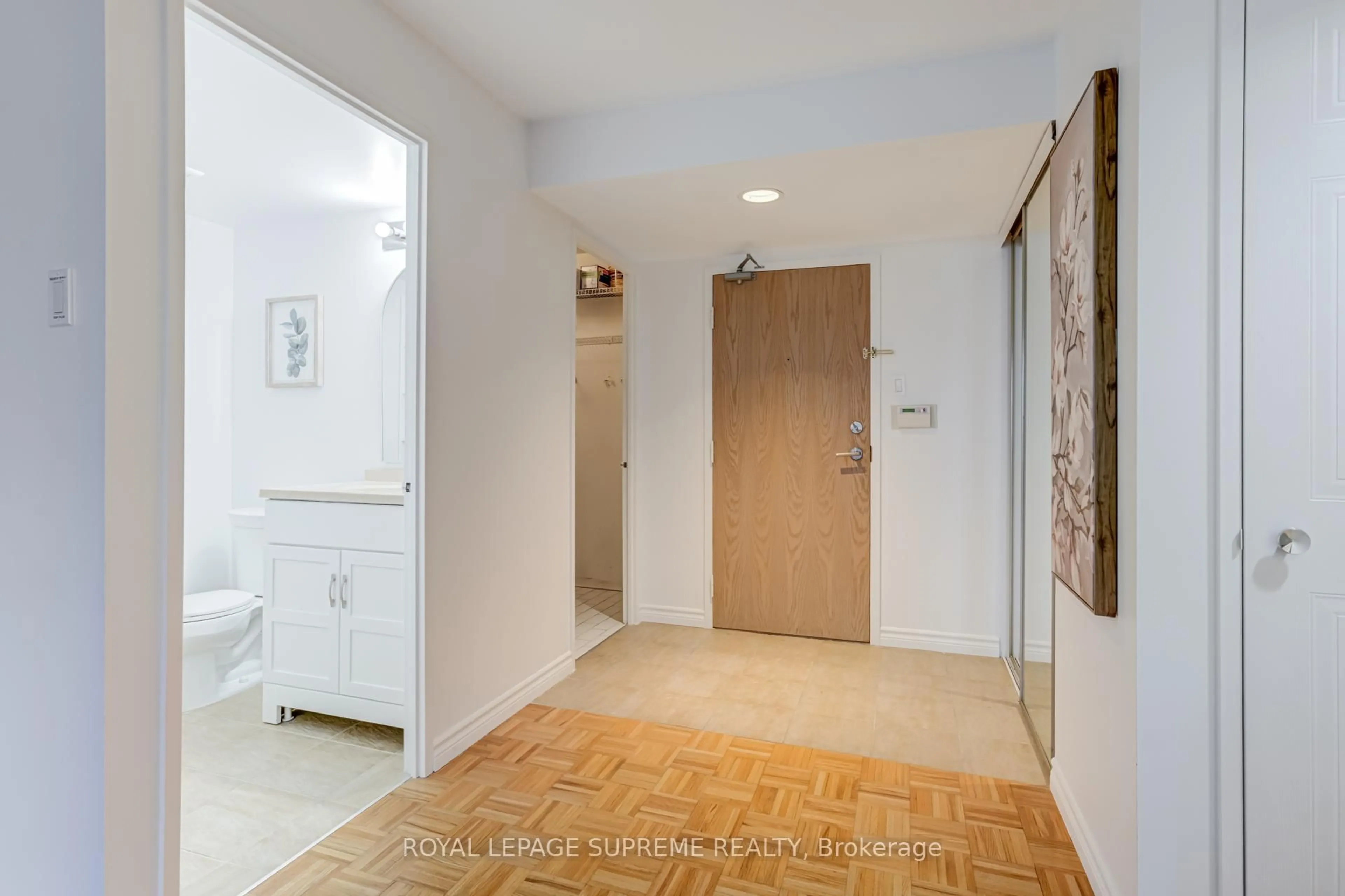 Indoor entryway for 5 Kenneth Ave #1804, Toronto Ontario M2N 6M7