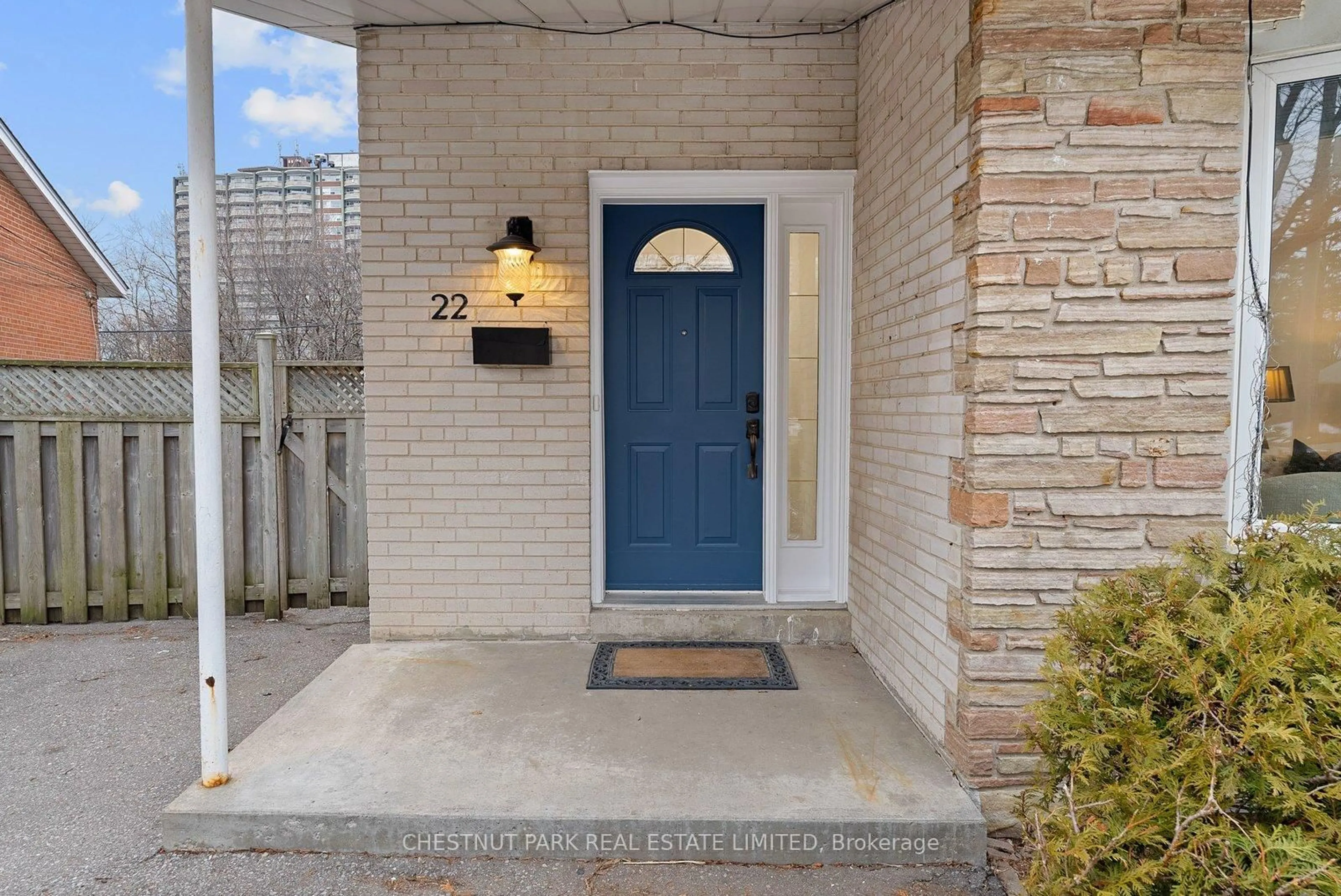 Indoor entryway for 22 Marbury Cres, Toronto Ontario M3A 2G2