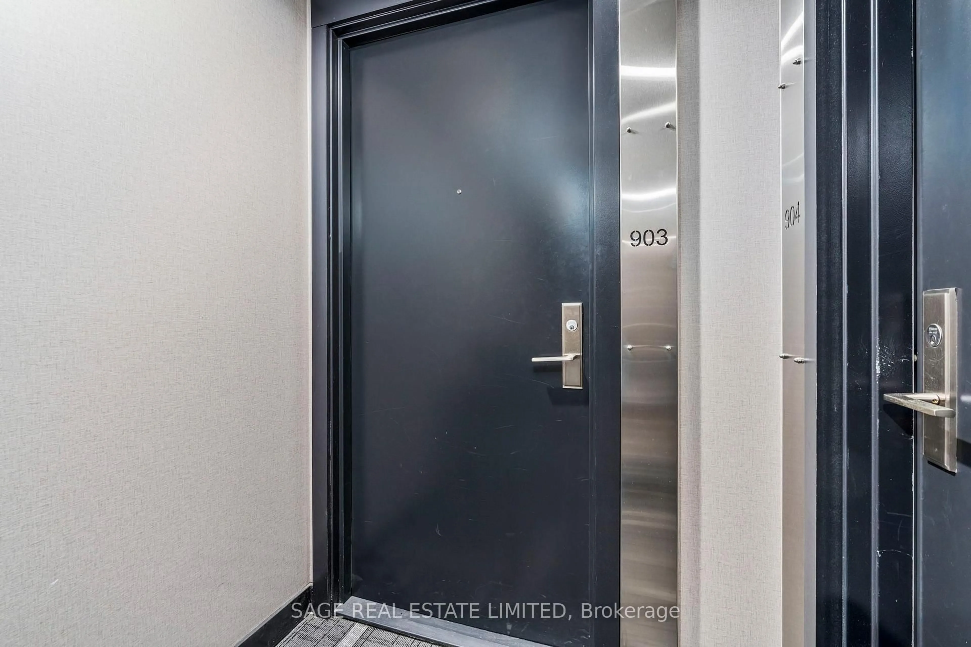 Indoor foyer for 39 Sherbourne St #903, Toronto Ontario M5A 0L8