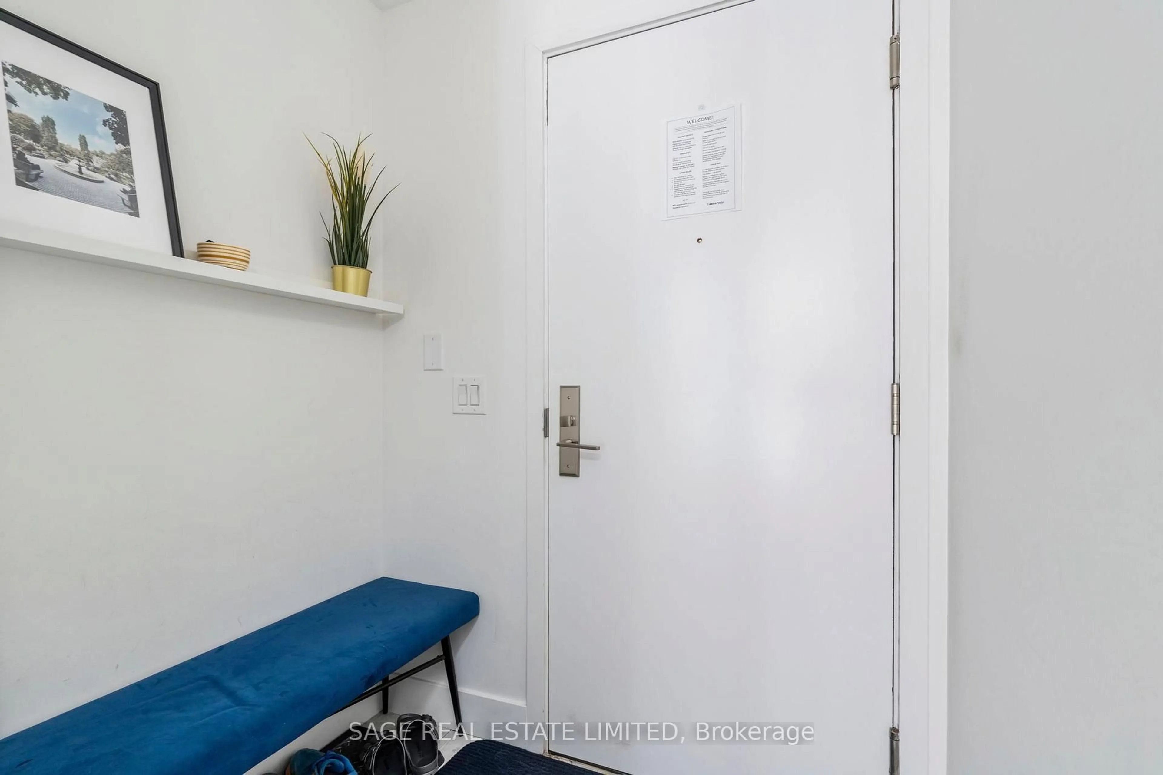 Indoor entryway for 39 Sherbourne St #903, Toronto Ontario M5A 0L8