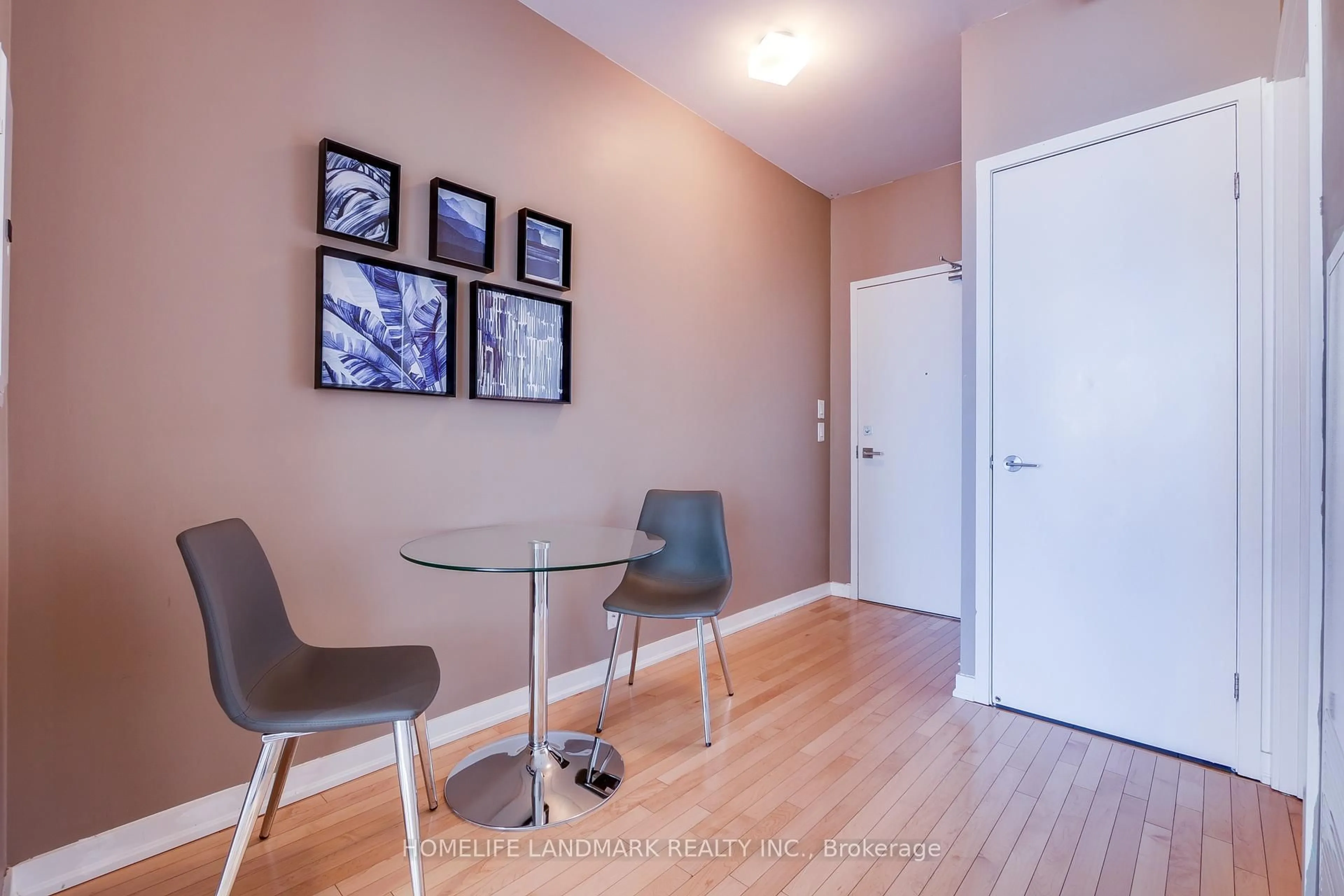 Indoor entryway for 14 York St #1807, Toronto Ontario M5J 0A6