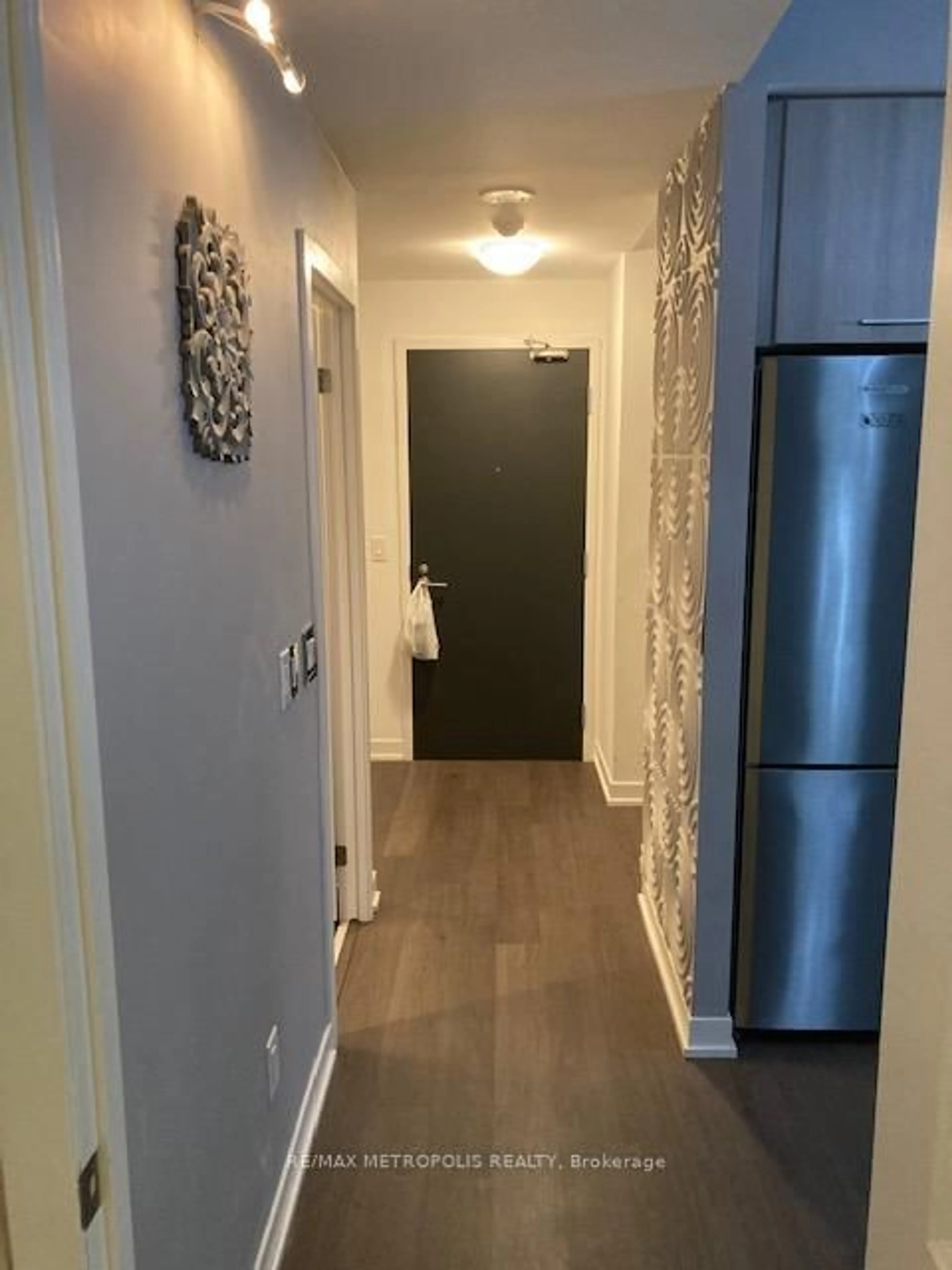 Indoor entryway for 105 George St #1302, Toronto Ontario M5A 0L4