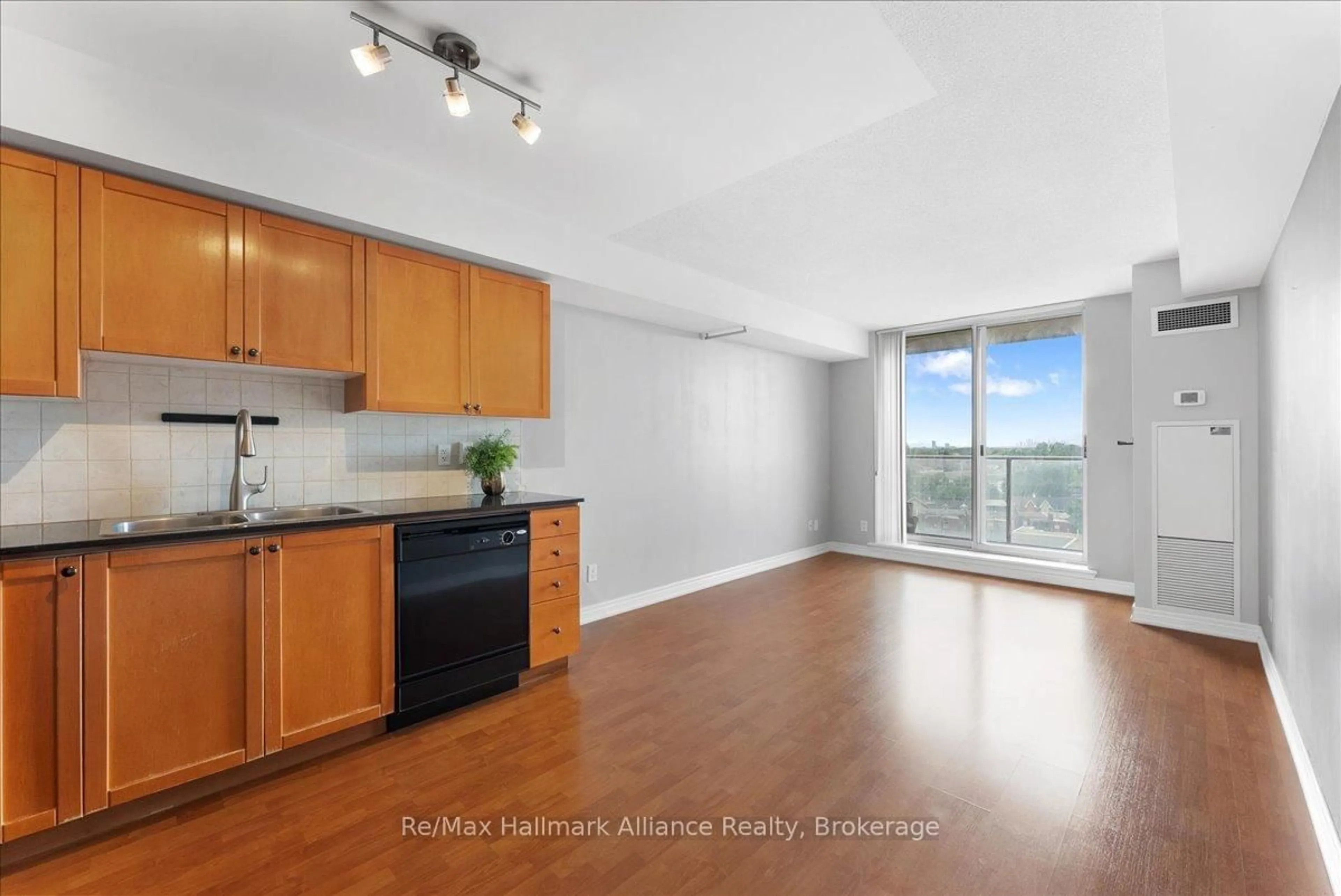 Unknown for 1369 Bloor St #910, Toronto Ontario M6P 4J4