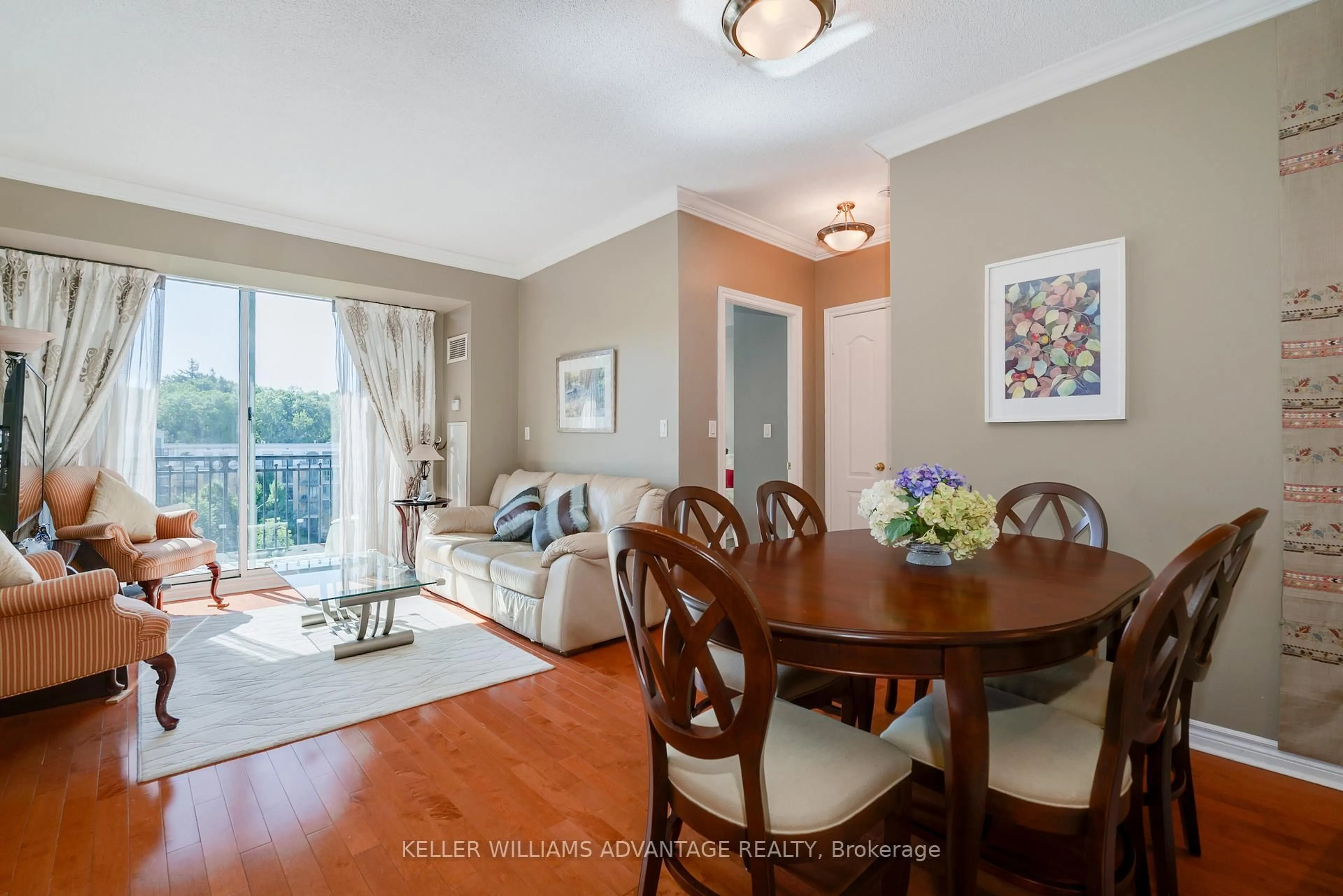 Dining room, wood/laminate floor for 28 William Carson Cres #PH22, Toronto Ontario M2P 2H1