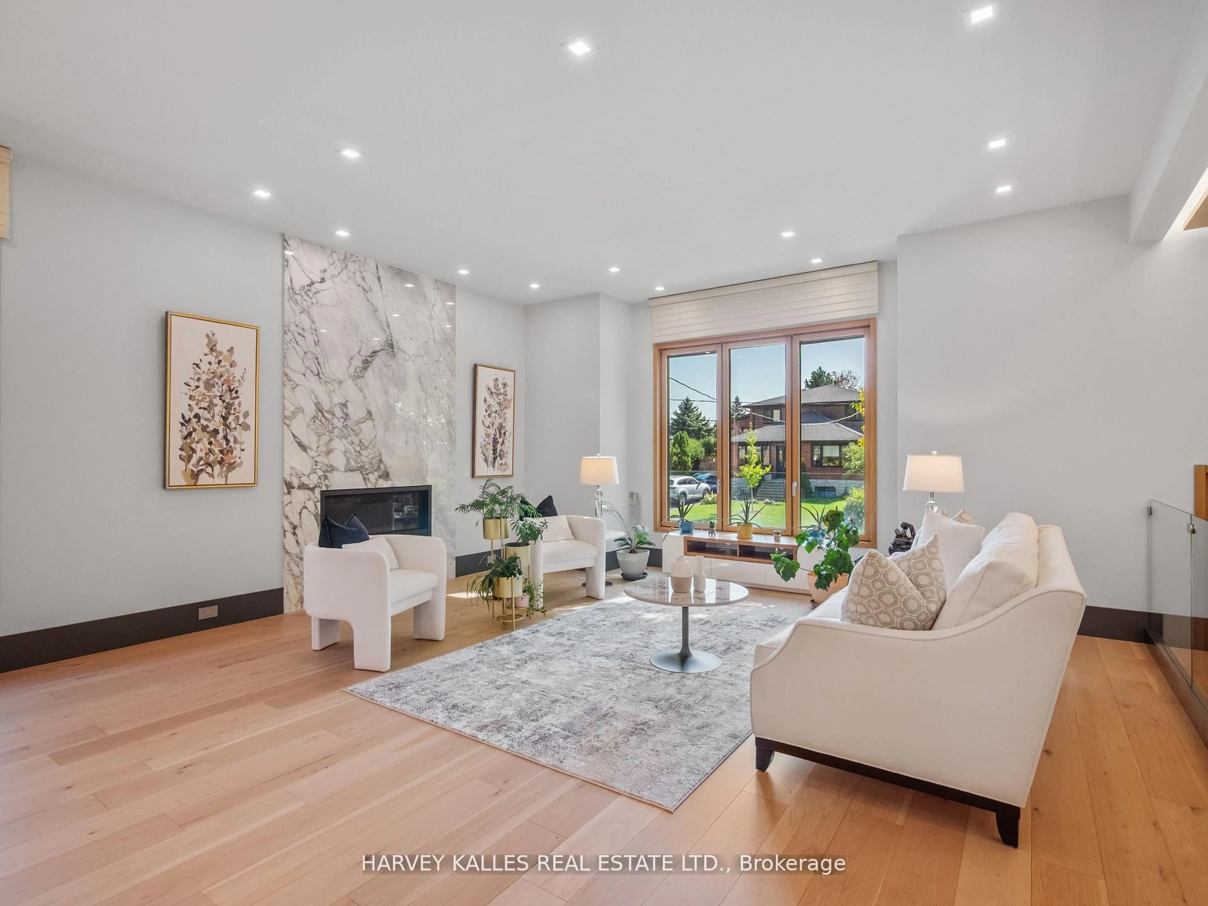 Living room with furniture, unknown for 170 Burndale Ave, Toronto Ontario M2N 1T2