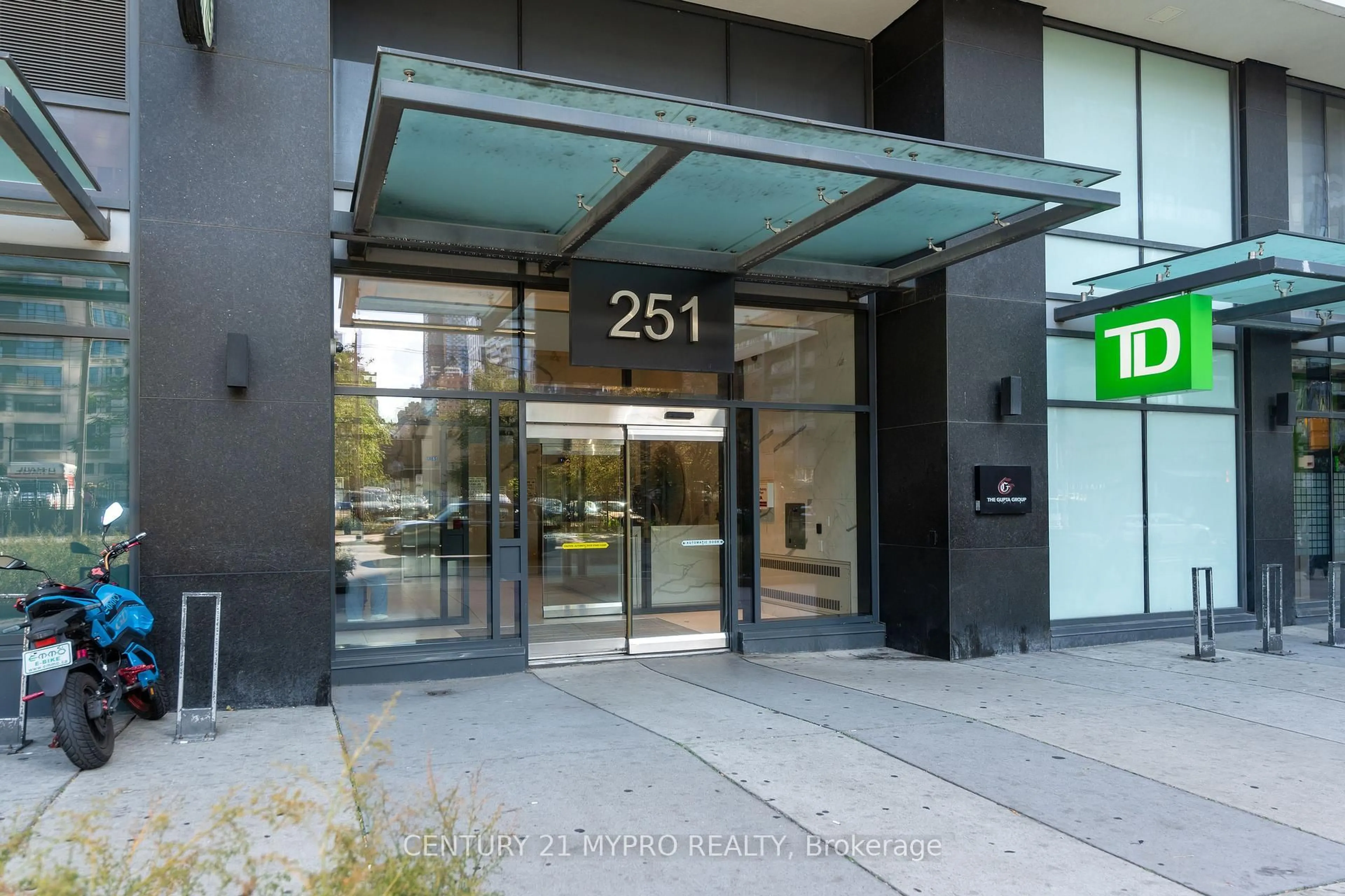 Indoor foyer for 251 Jarvis St #735, Toronto Ontario M5B 0C3