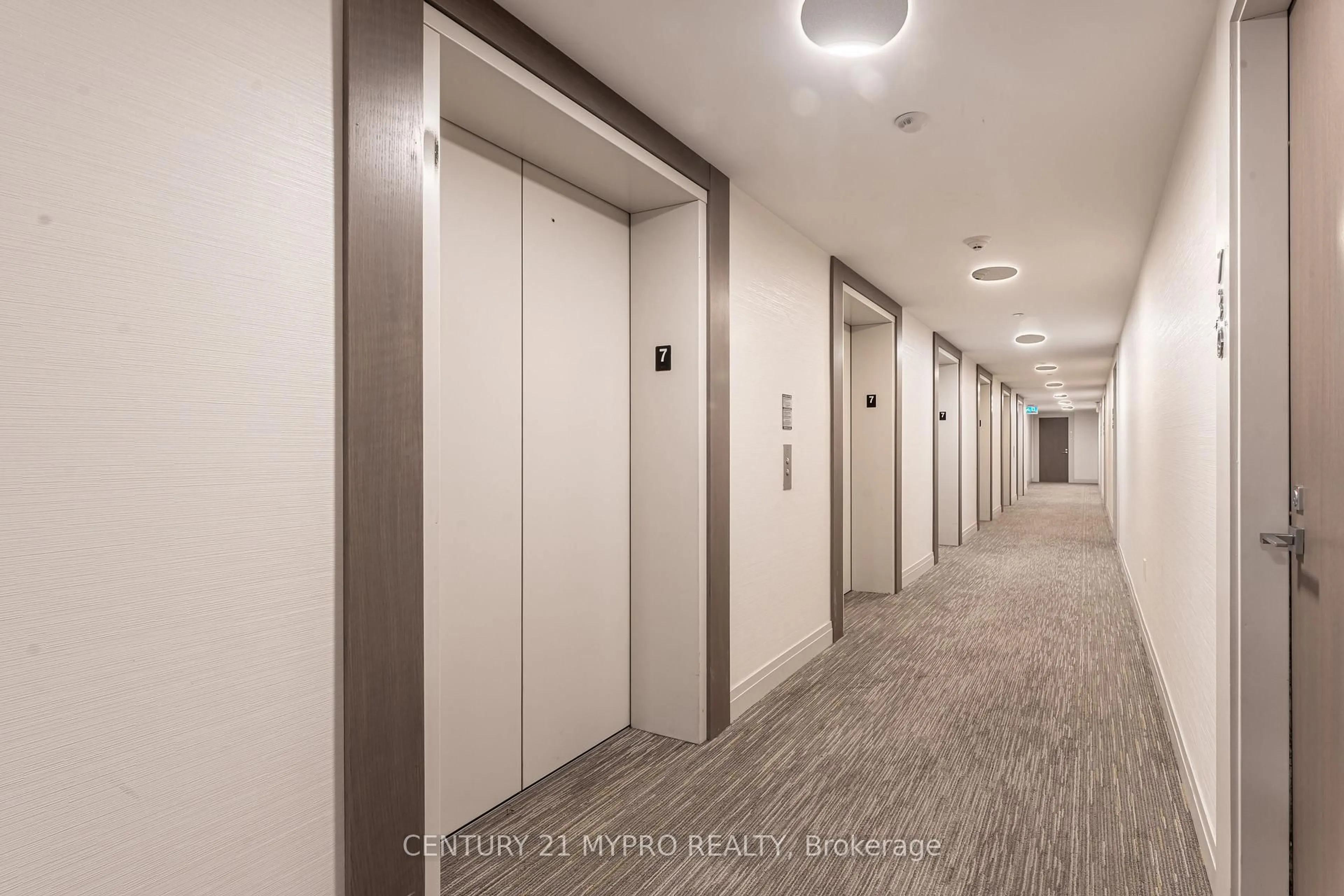 Indoor foyer for 251 Jarvis St #735, Toronto Ontario M5B 0C3