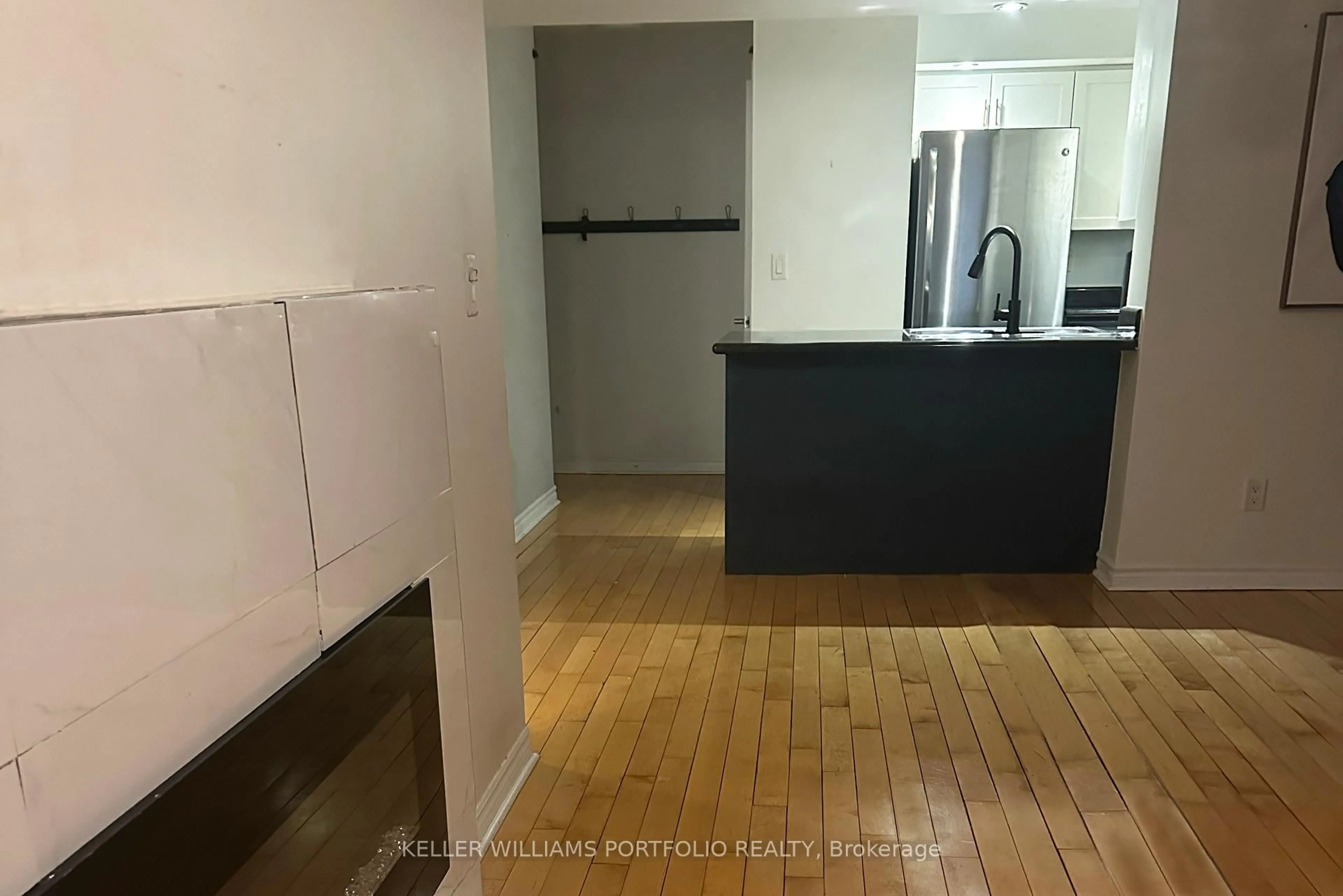 Standard kitchen, unknown for 250 Wellington St #841, Toronto Ontario M5V 3P6