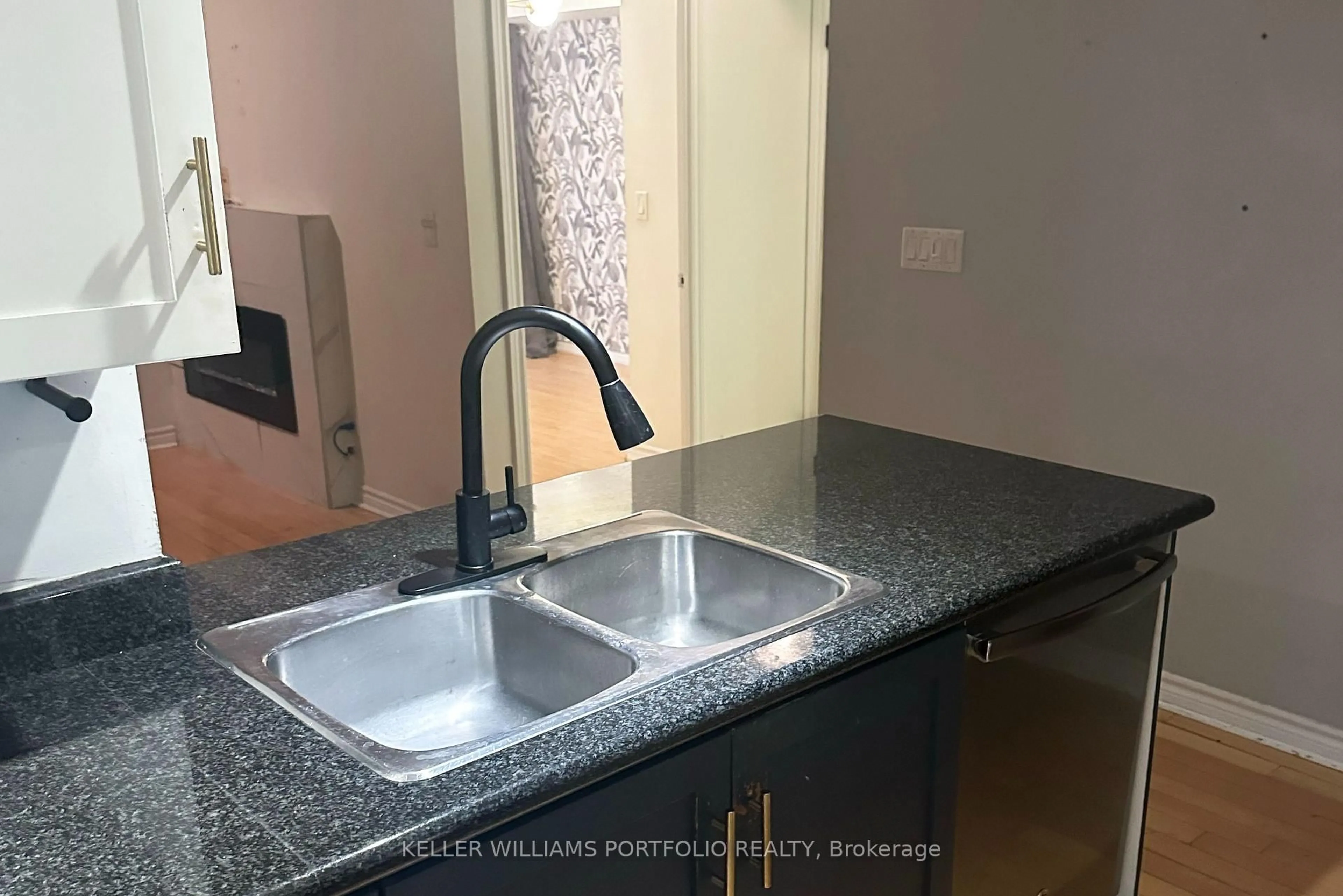 Standard kitchen, unknown for 250 Wellington St #841, Toronto Ontario M5V 3P6