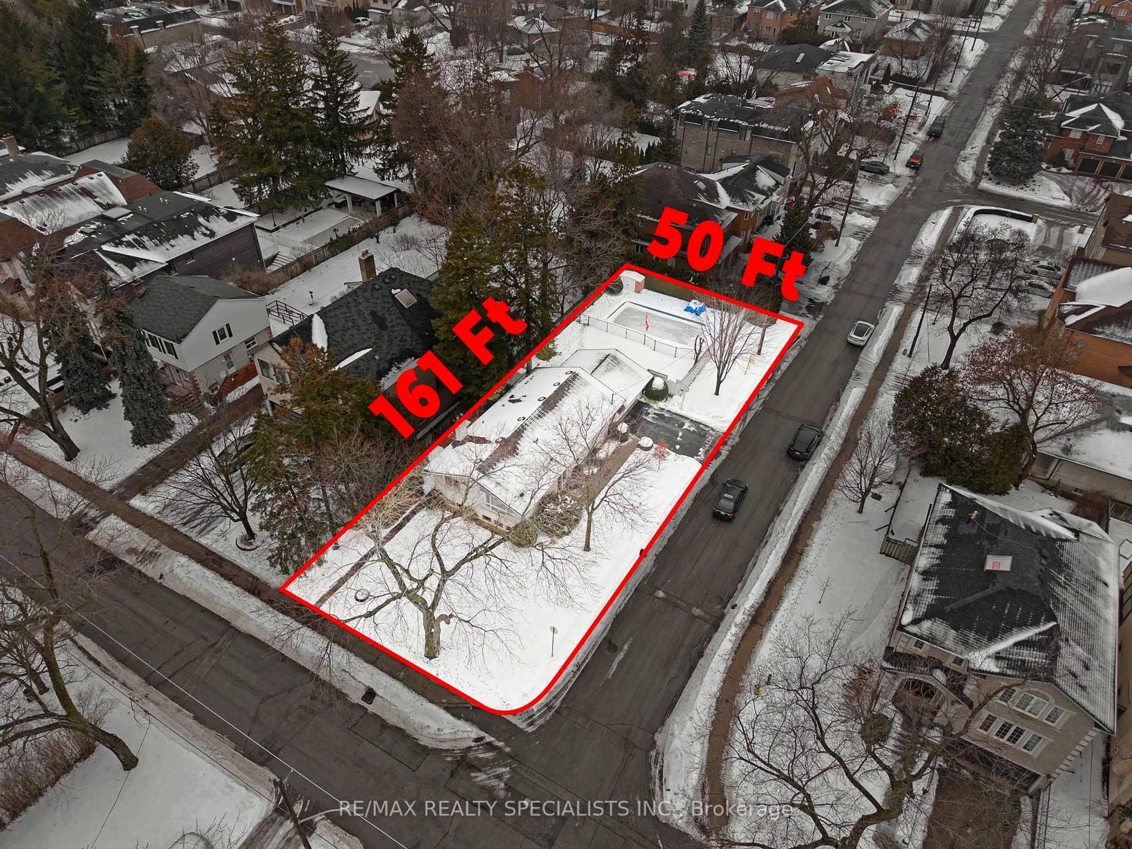 A pic from outside/outdoor area/front of a property/back of a property/a pic from drone, street for 322 Parkview Ave, Toronto Ontario M2N 3Z4