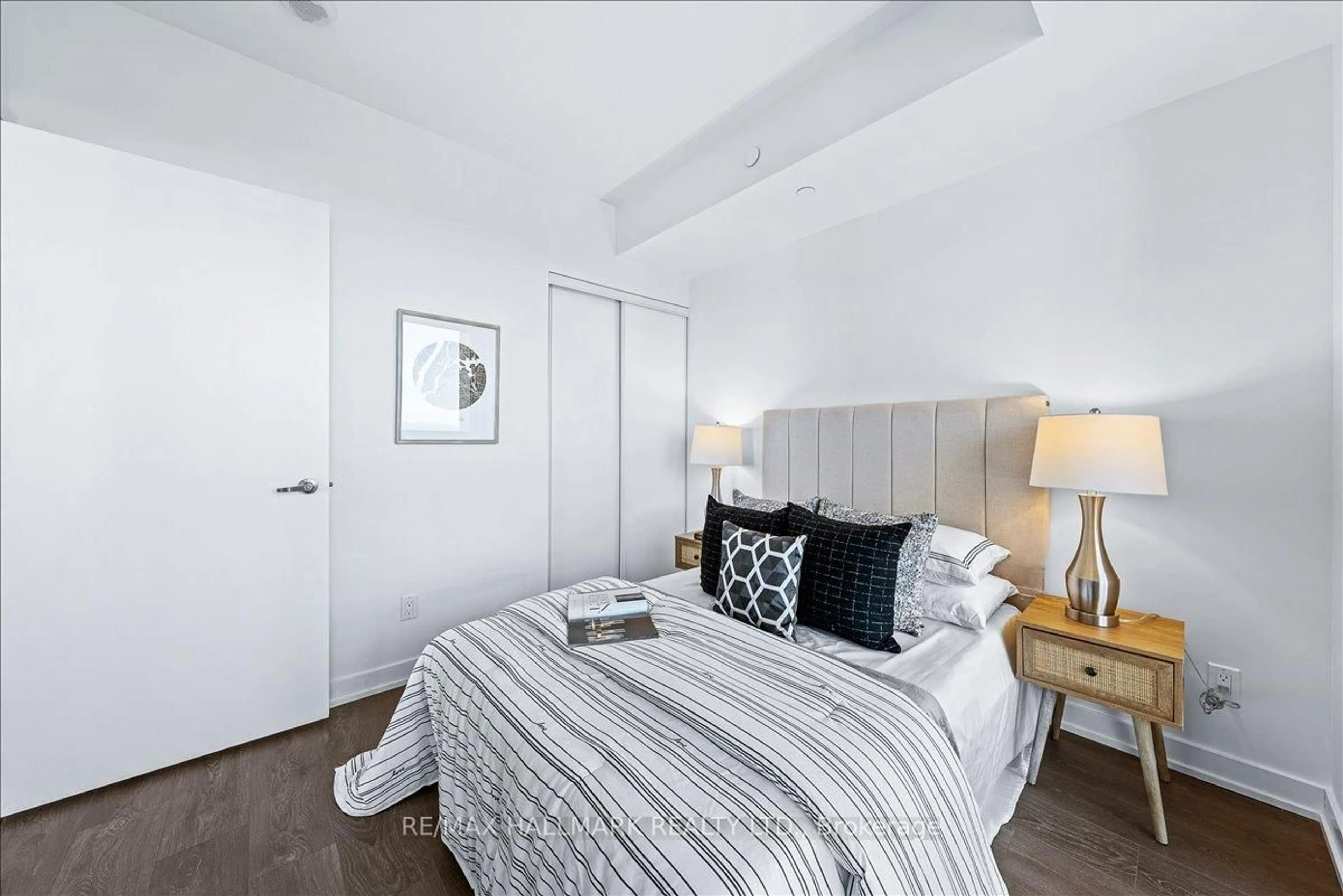 Bedroom with bed, unknown for 501 St Clair Ave #1811, Toronto Ontario M5P 0A2
