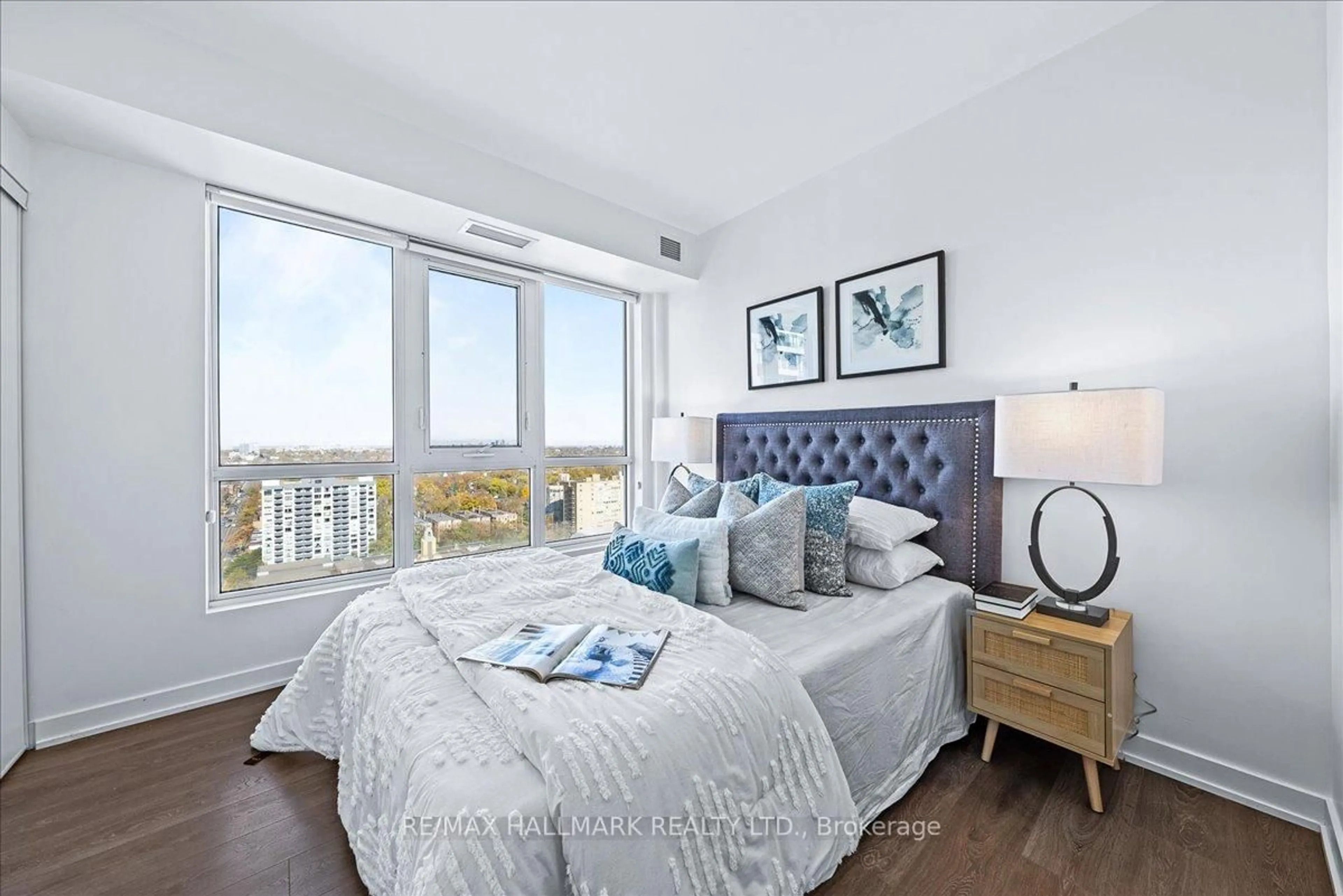 Bedroom with bed, unknown for 501 St Clair Ave #1811, Toronto Ontario M5P 0A2