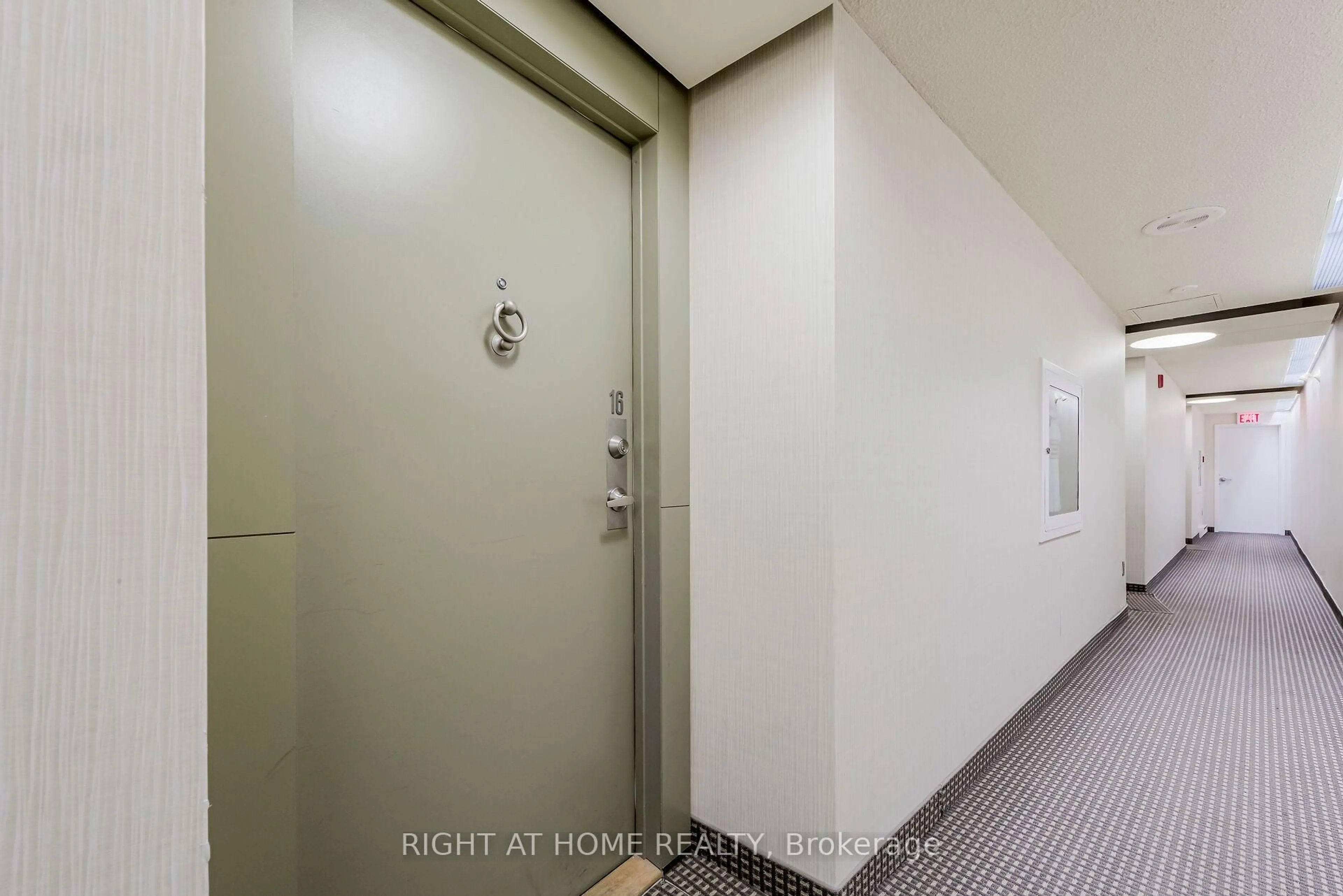 Indoor foyer for 20 Glebe Rd #Ph16, Toronto Ontario M5P 1C9