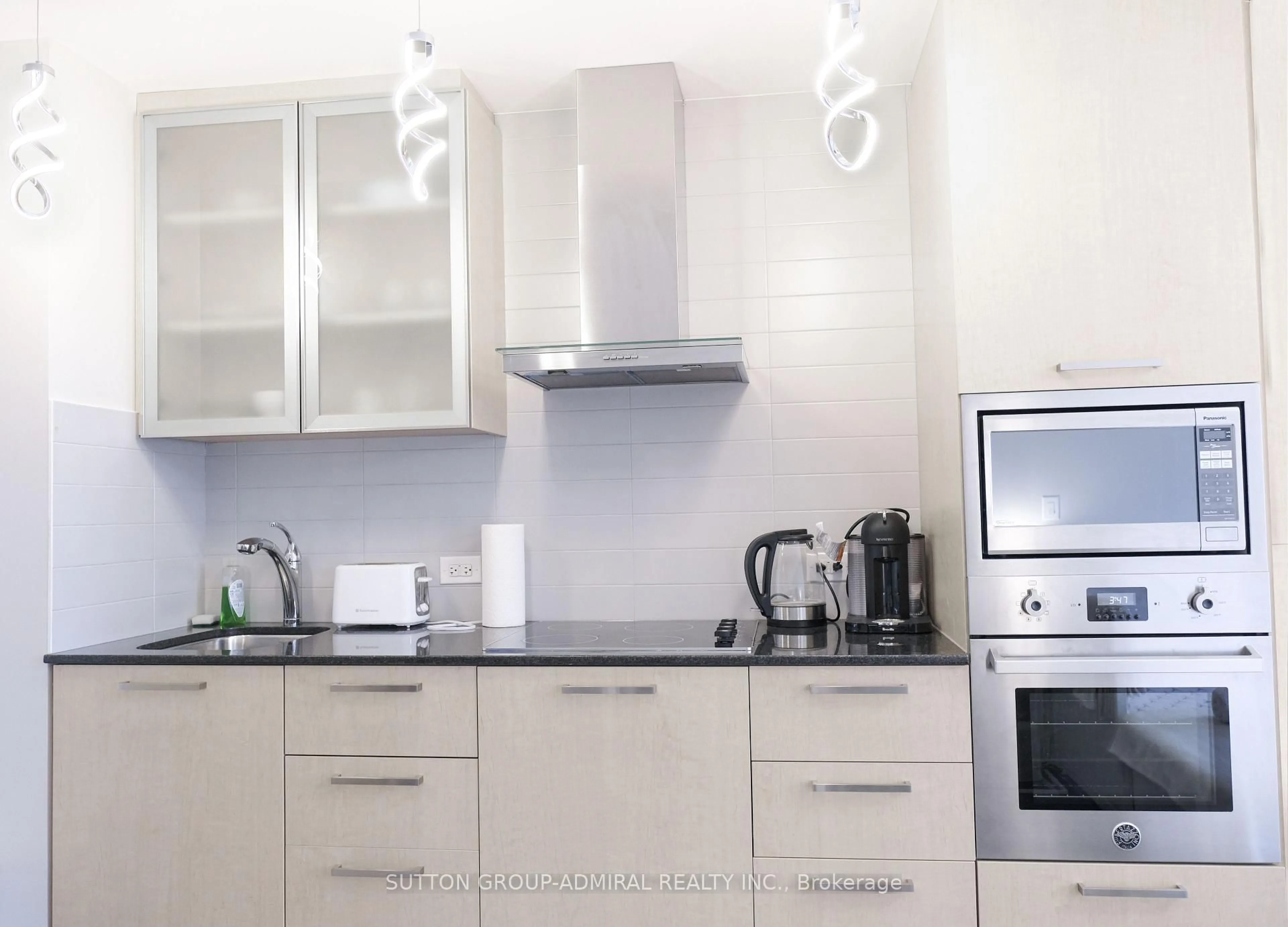 Standard kitchen, wood/laminate floor for 12 York St #4908, Toronto Ontario M5J 0A9