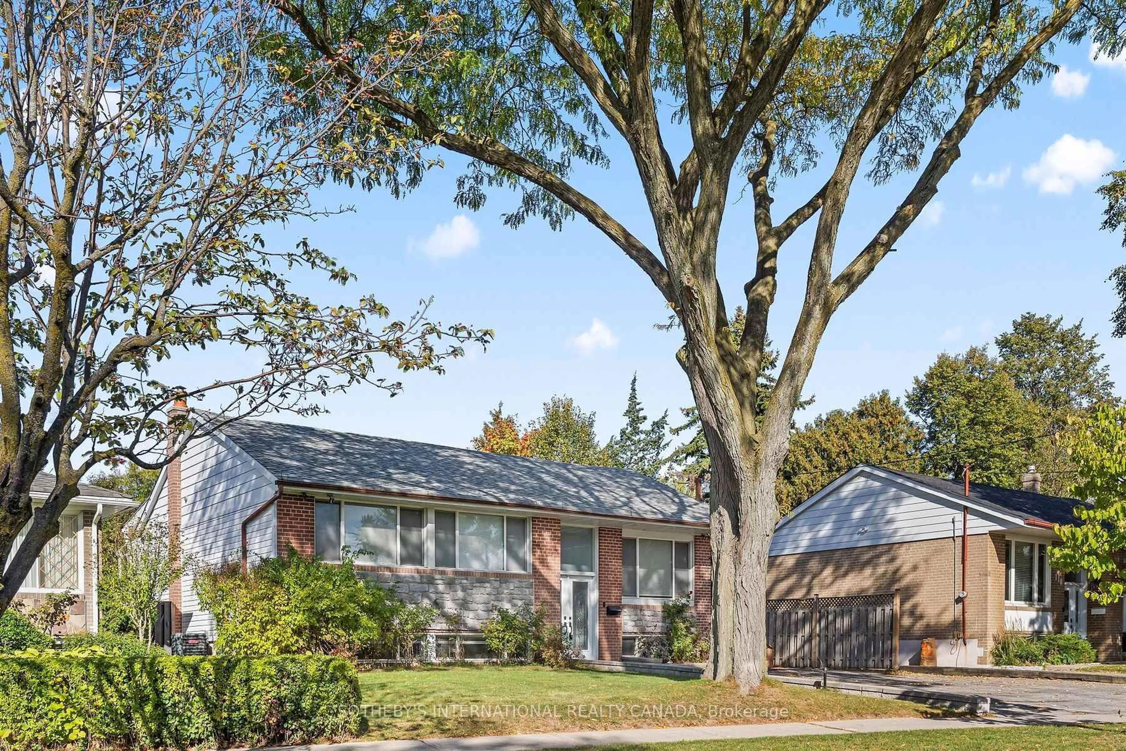 Home with vinyl exterior material, street for 108 Lynedock Cres, Toronto Ontario M3A 2B1