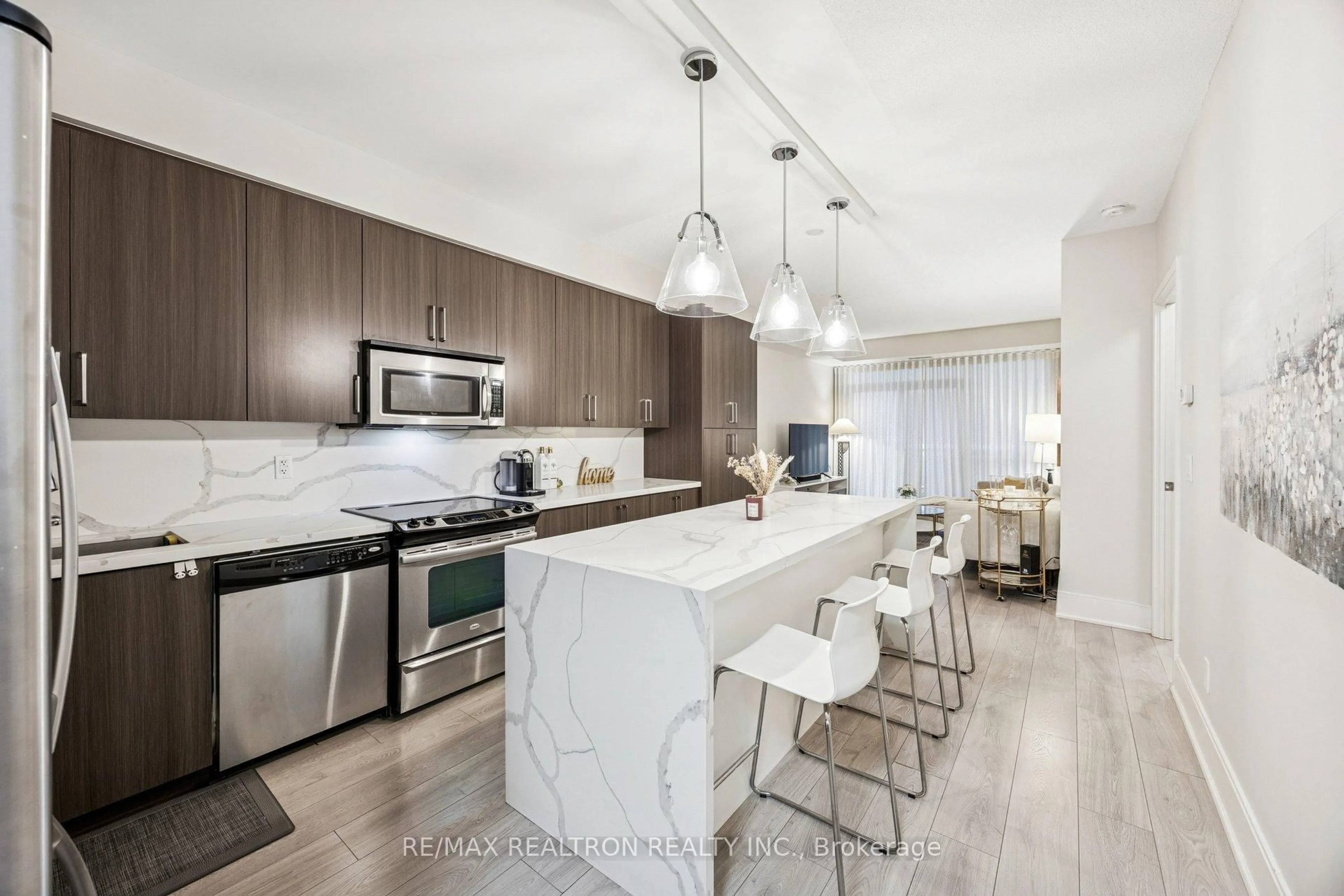 Open concept kitchen, ceramic/tile floor for 25 Broadway Ave #1504, Toronto Ontario M4P 1T7
