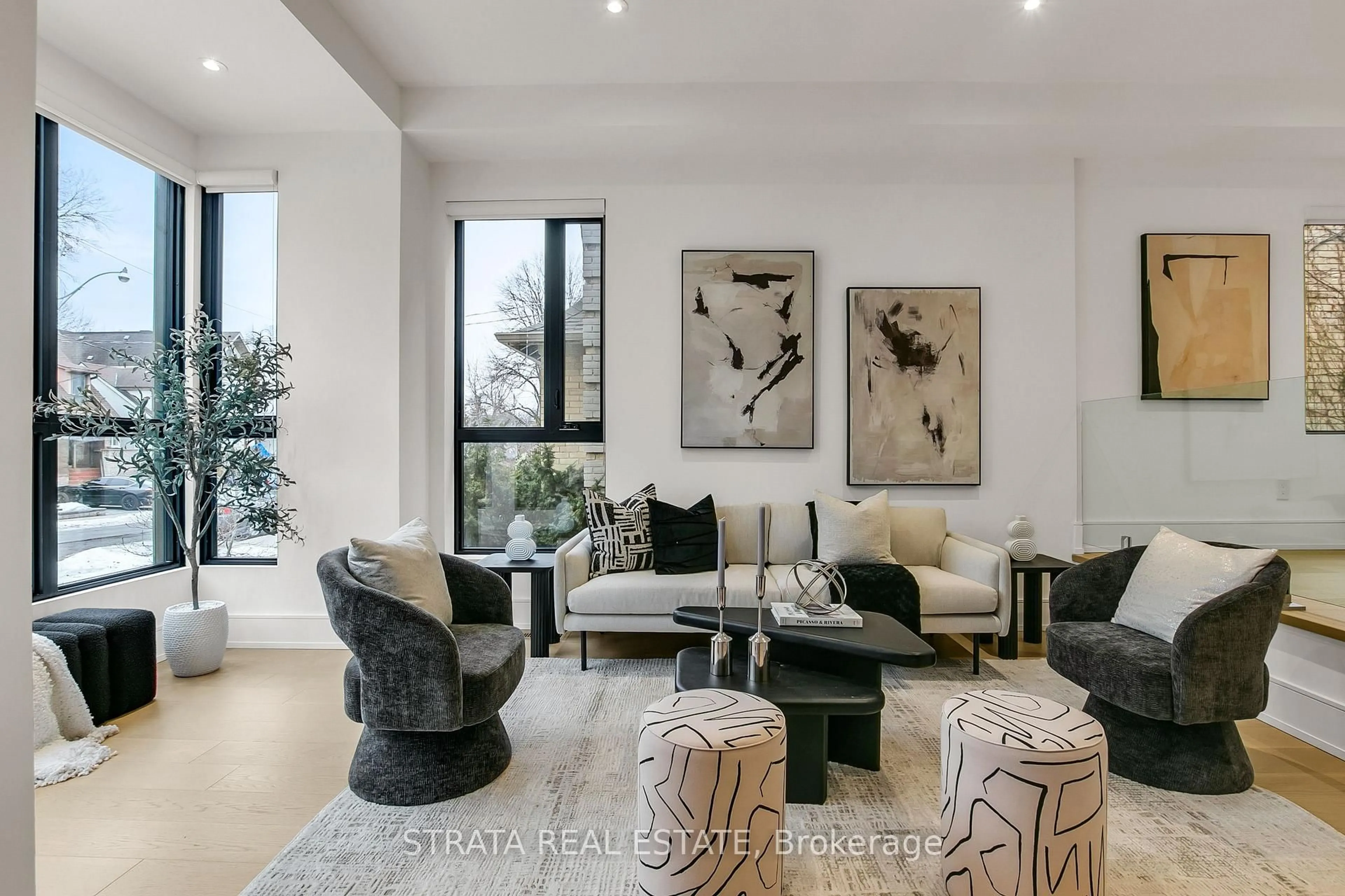 Living room with furniture, unknown for 354 Cleveland St, Toronto Ontario M4S 2W9