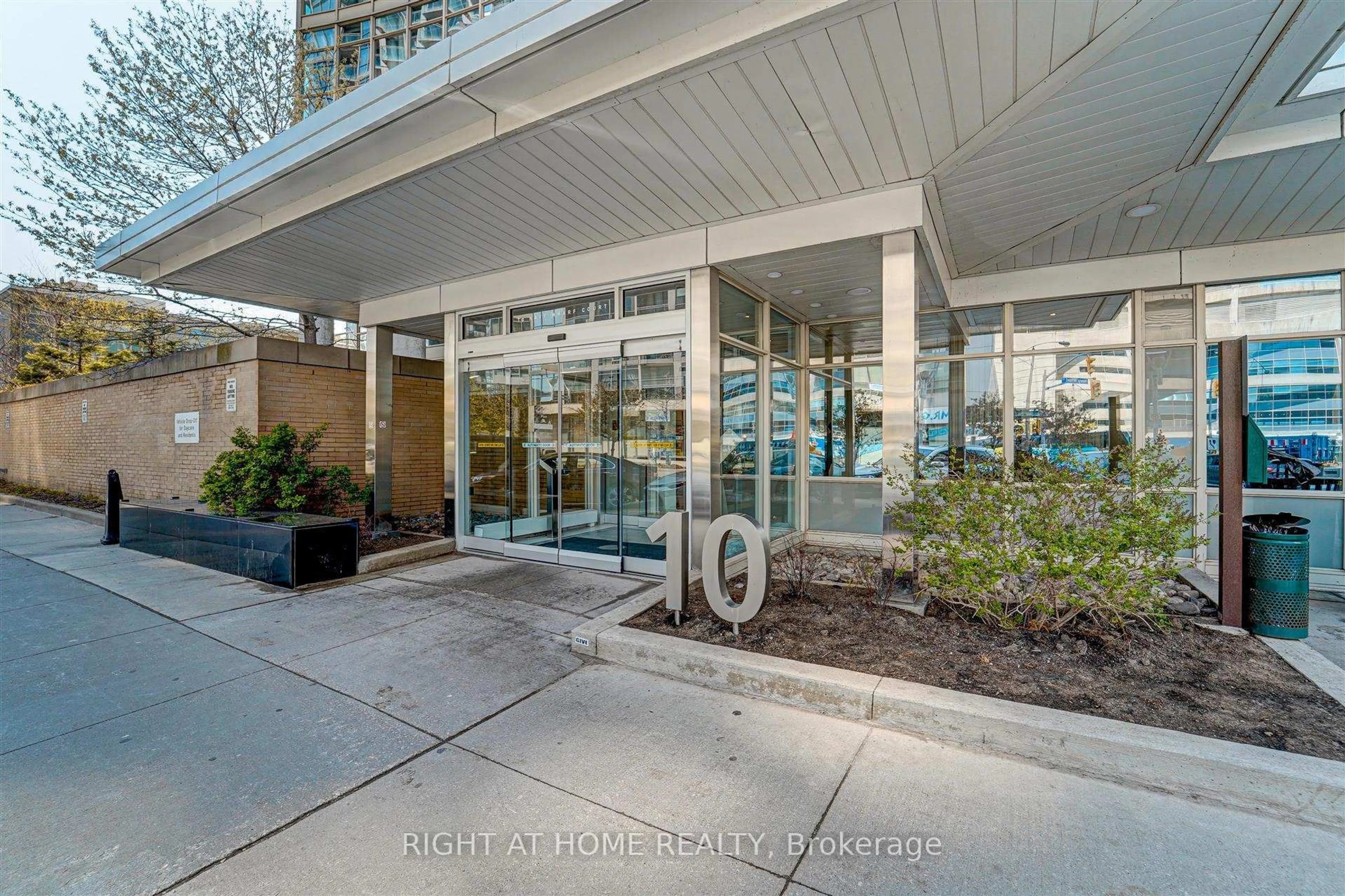 Indoor foyer for 10 Navy Wharf Crt #2001, Toronto Ontario M5V 3V2