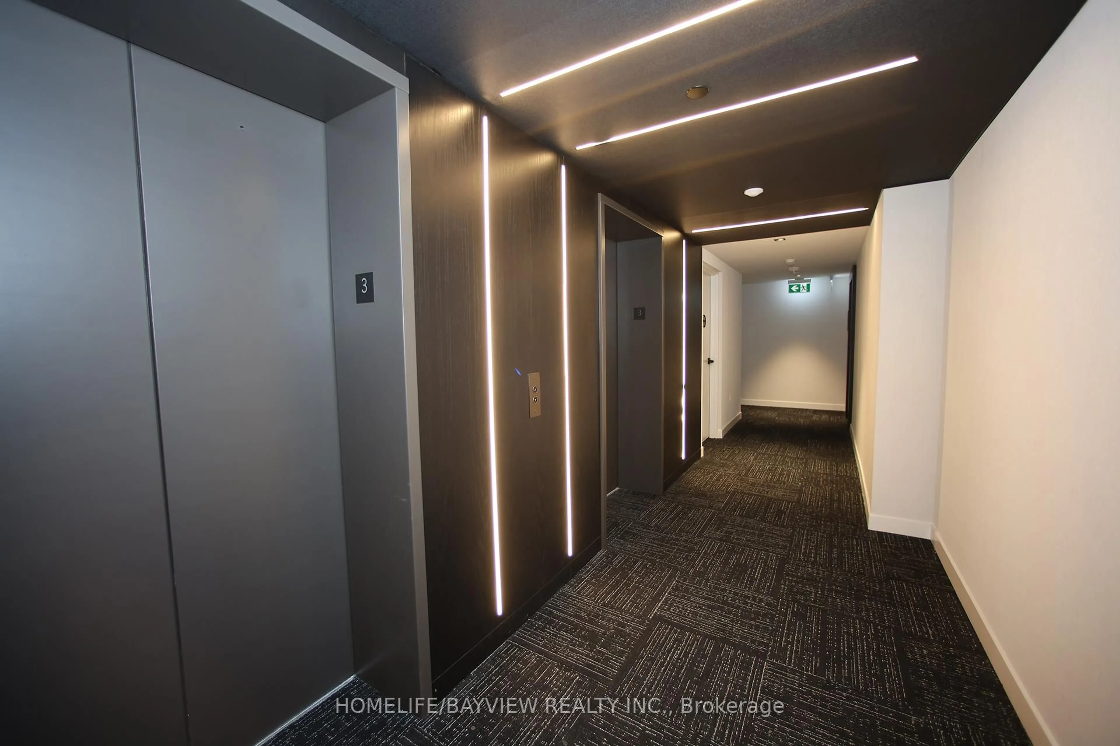 Indoor foyer for 127 Broadway Ave #3504, Toronto Ontario M4P 1V4