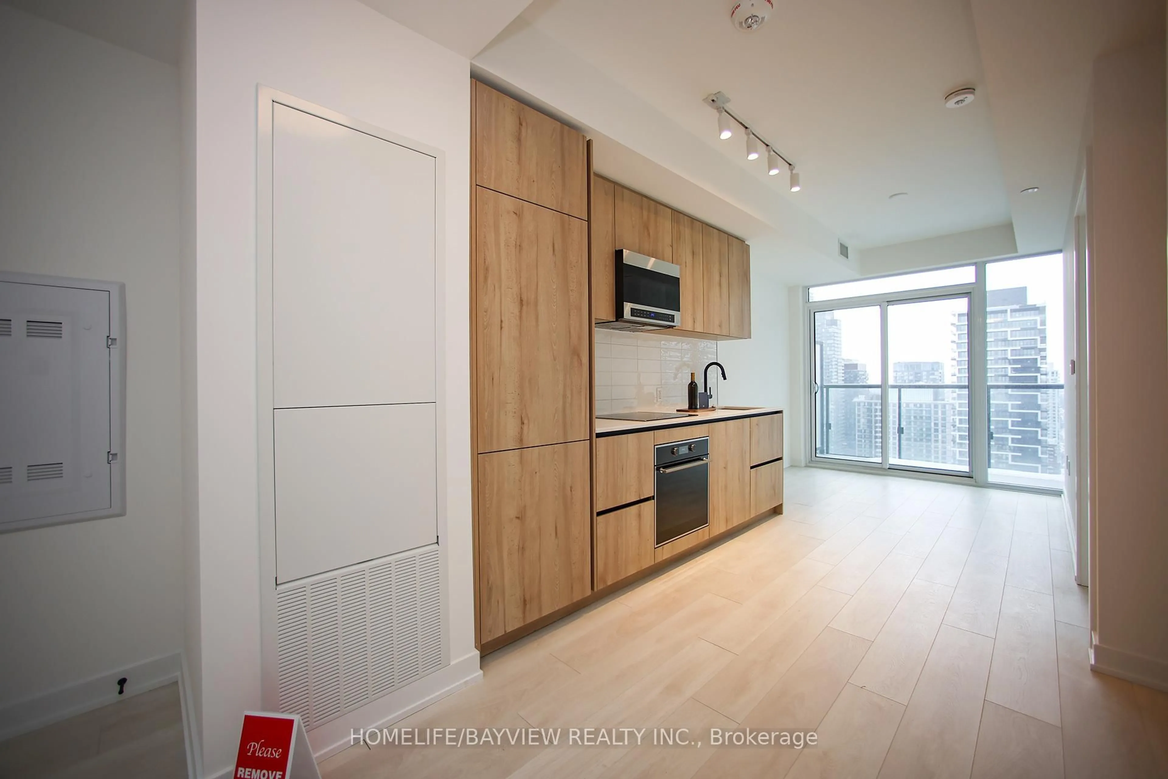 Standard kitchen, unknown for 127 Broadway Ave #3504, Toronto Ontario M4P 1V4