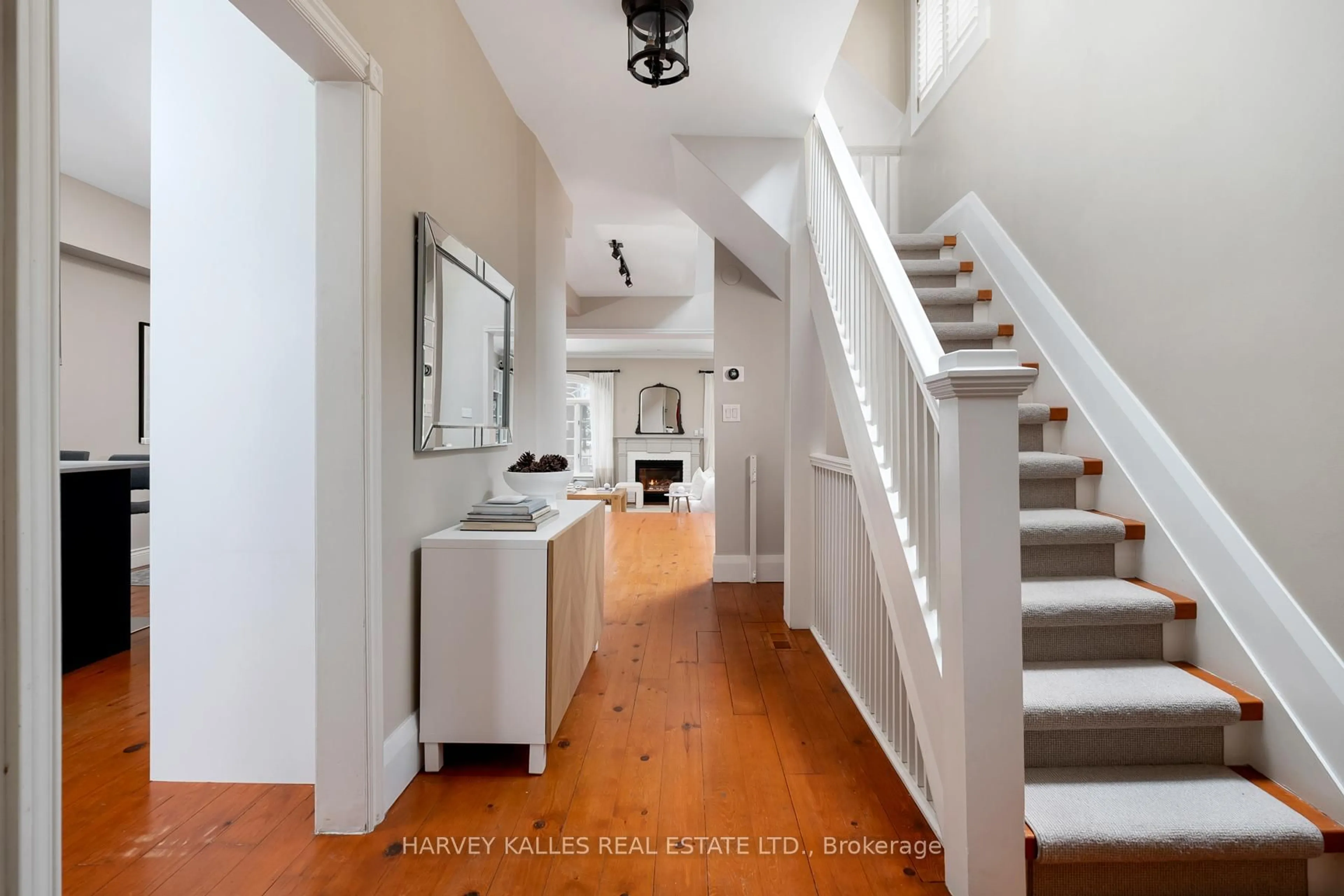 Indoor entryway for 341 Keewatin Ave, Toronto Ontario M4P 2A4