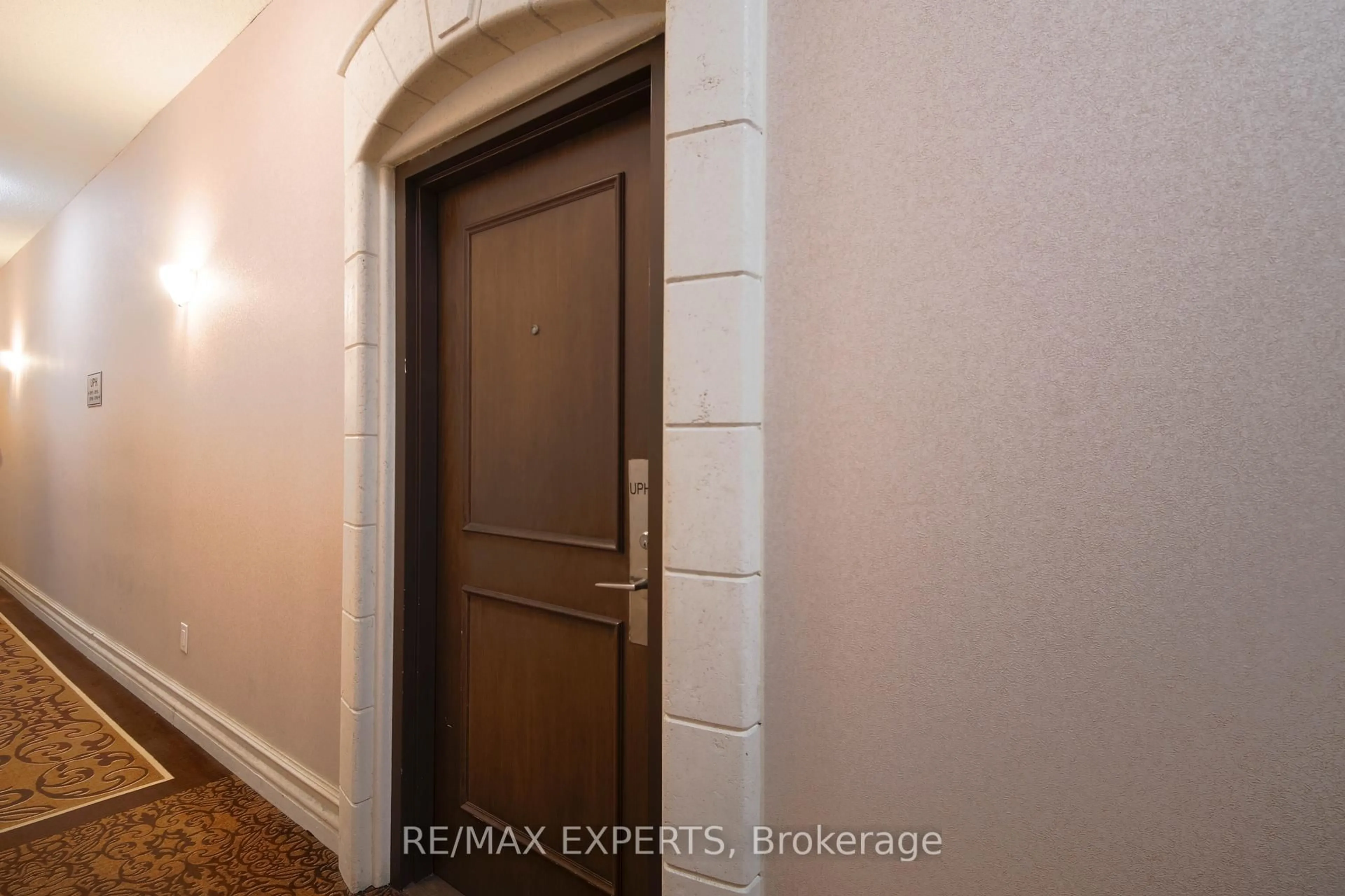 Indoor entryway for 7 Lorraine Dr #UPH-06, Toronto Ontario M2N 7H2