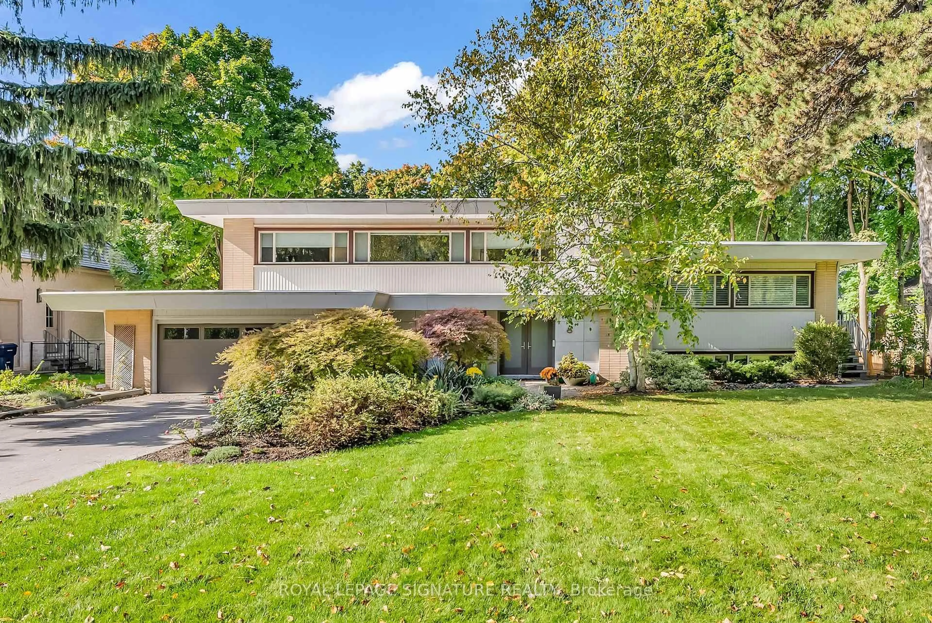 Home with vinyl exterior material, street for 8 Silverdale Cres, Toronto Ontario M3A 3H1